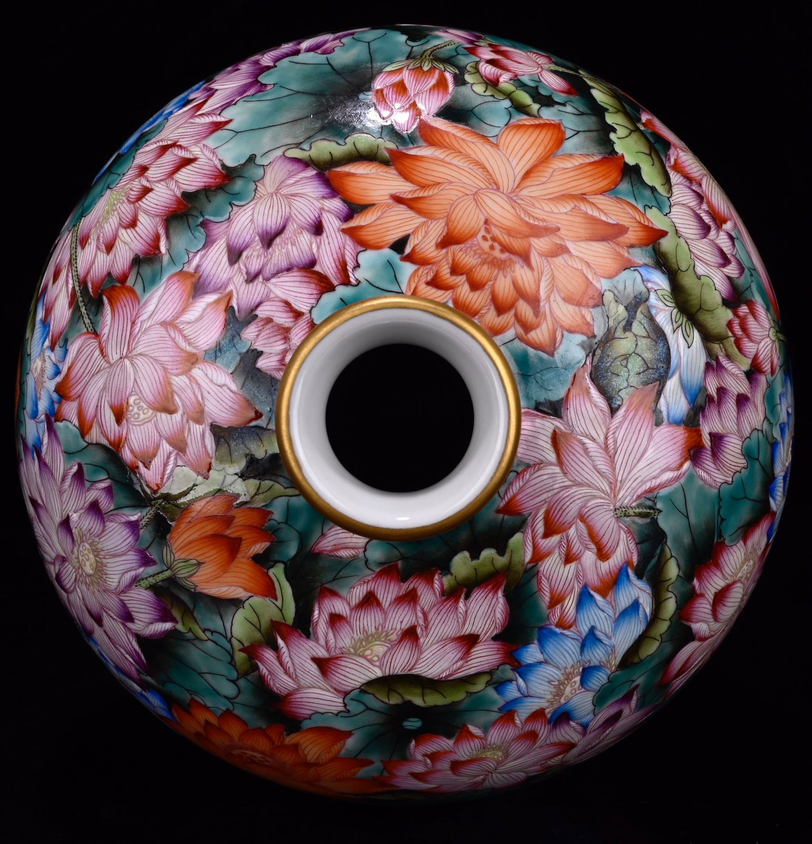 A Rare Enamel Lotus Pattern Vase - 8
