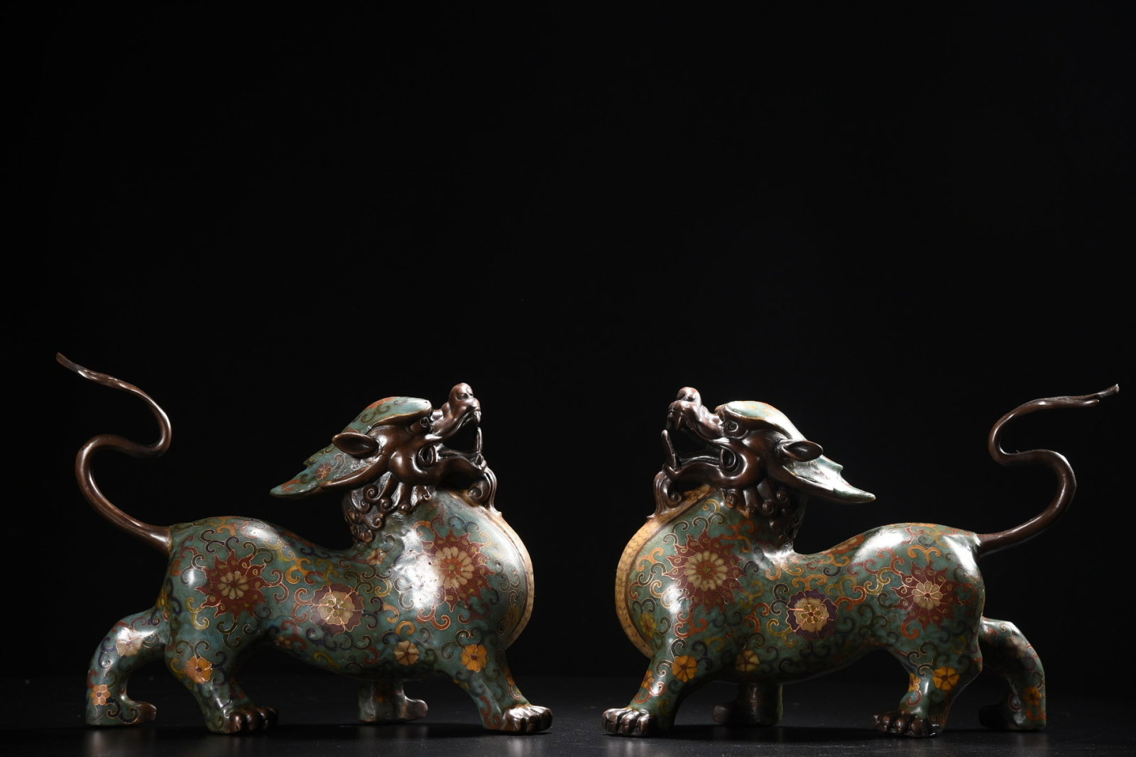 A Pair of Exquisite Cloisonne Lotus Pattern Wealth-Attracting Creature Ornaments: A Pair of Exquisite Cloisonne Lotus Pattern Wealth-Attracting Creature Ornaments,Qing Dynasty,China,Size:8.3inx11.8inx3.9in,Weight:5340g 一对景泰蓝缠枝莲