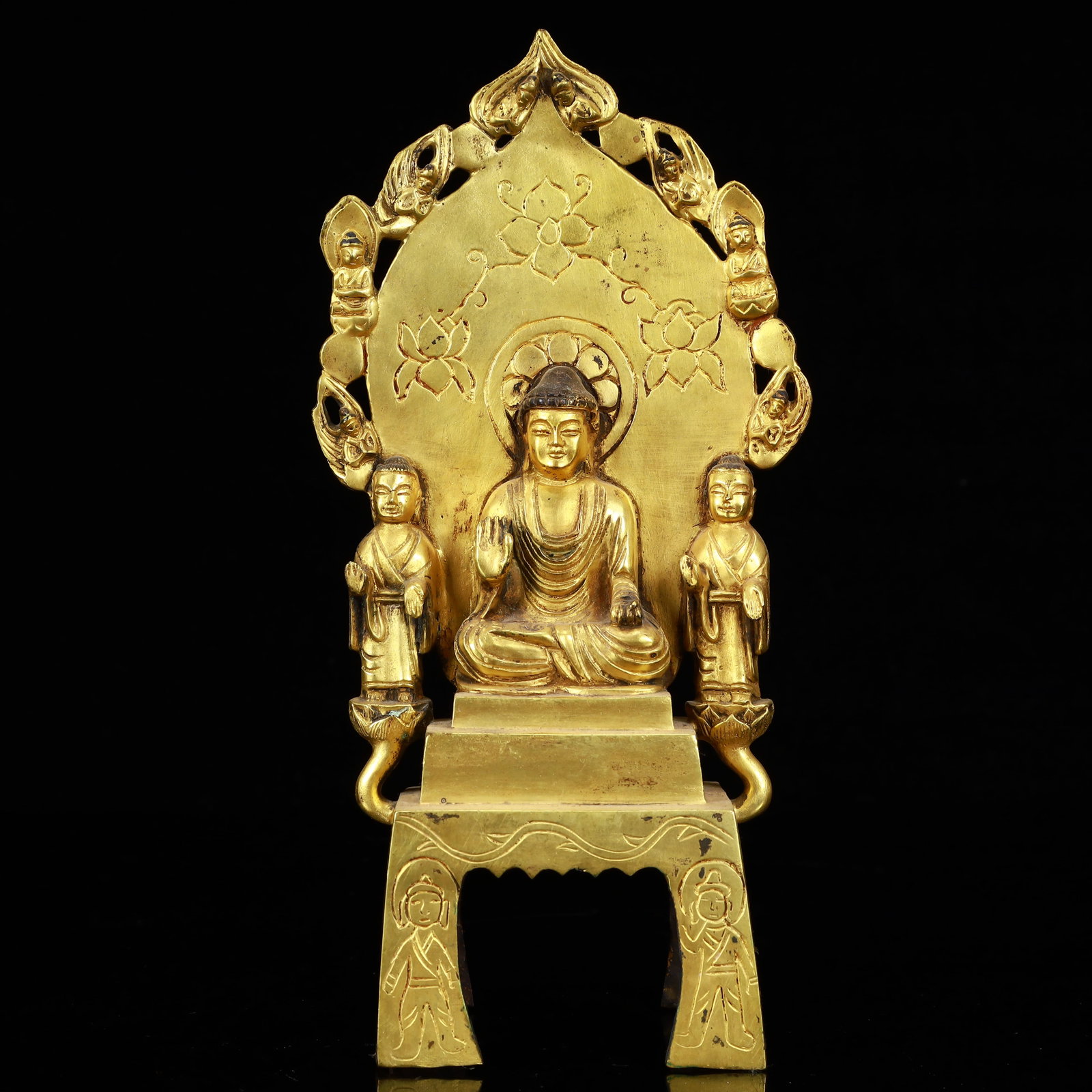 A Solemn Gilt Bronze Statue of Sakyamuni: A Solemn Gilt Bronze Statue of Sakyamuni,The Warring States period in China,Size:4.3inx2inx8.3in,Weight:600g