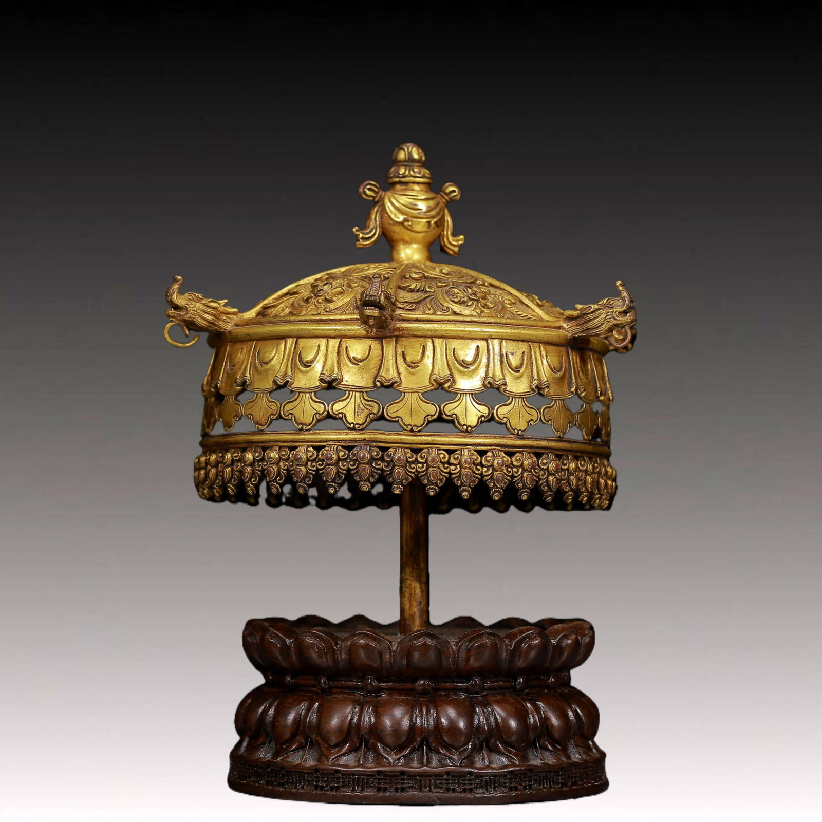 A Rare gilt-bronze Buddhist offering with lotus patterns: A Rare gilt-bronze Buddhist offering with lotus patterns,Ming Dynasty, China,Size: 6.7inx8.7in,Weight:1960g