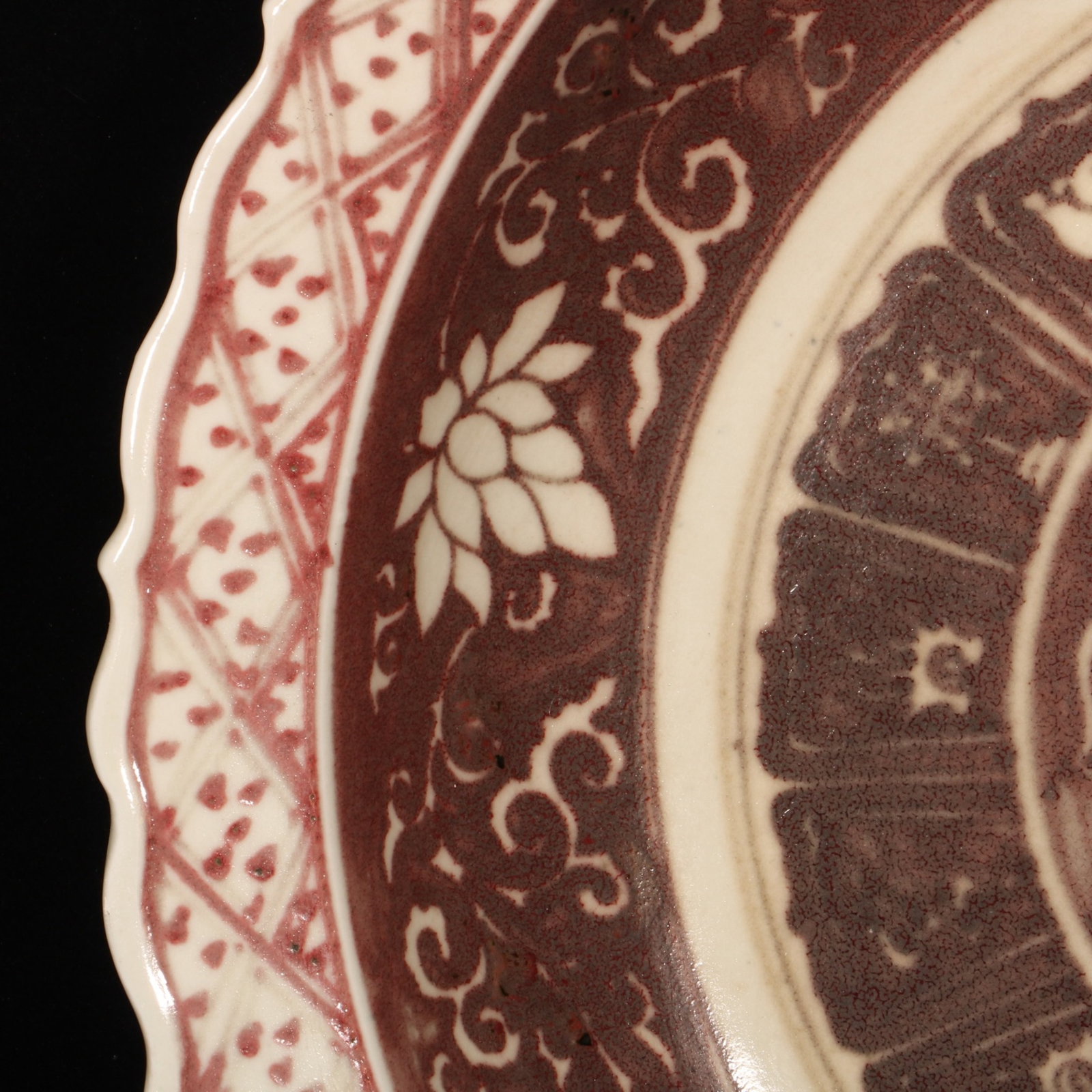 A Huge Underglaze-Red Lotus Pattern Plate - 7