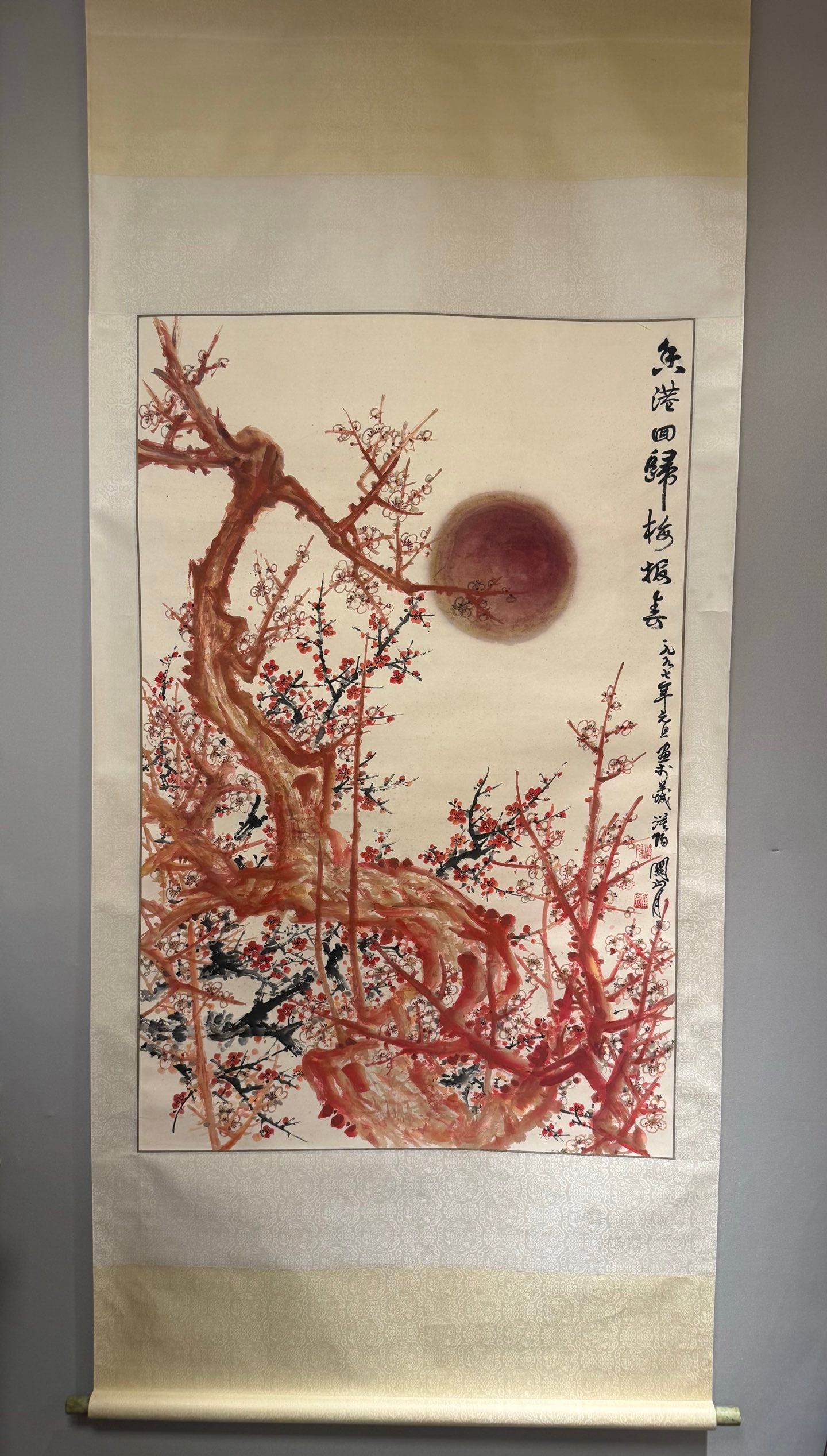 A Chinese Vertical Scroll Ink Painting of Flower on Paper: A Chinese Vertical Scroll Ink Painting of Flower on Paper,Guan Shanyue,Size:54.3inx35.4in 一幅中国水墨花卉画立轴,关山ć