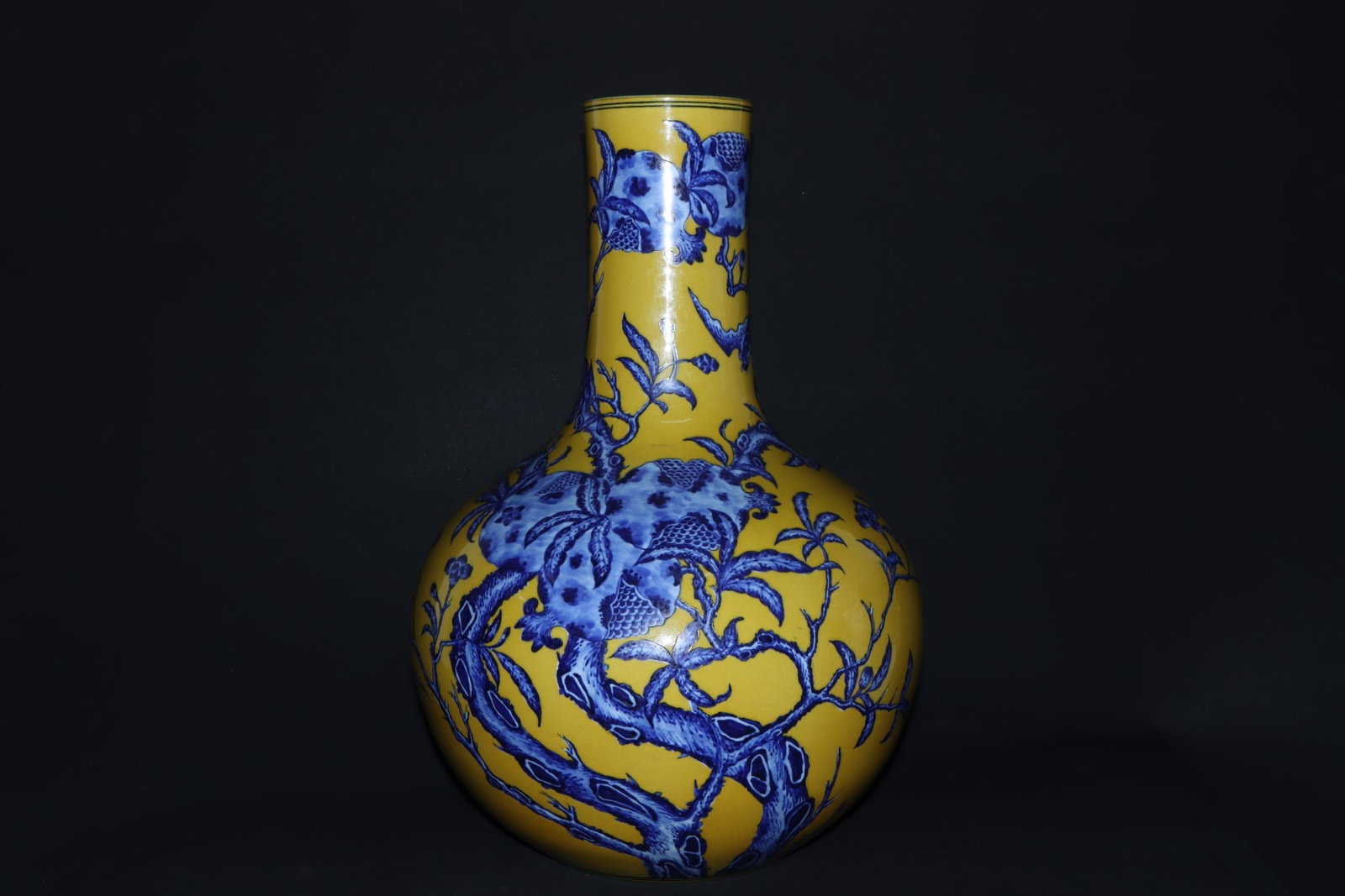 A Huge Yellow Ground Blue and White Bats and Peach Pattern Vase: A Huge Yellow Ground Blue and White Bats and Peach Pattern Vase,Qing Dynasty,China,Qianlong Six-character Mark,Size:21.1inx14.2in 黄地青花福寿纹瓶,È