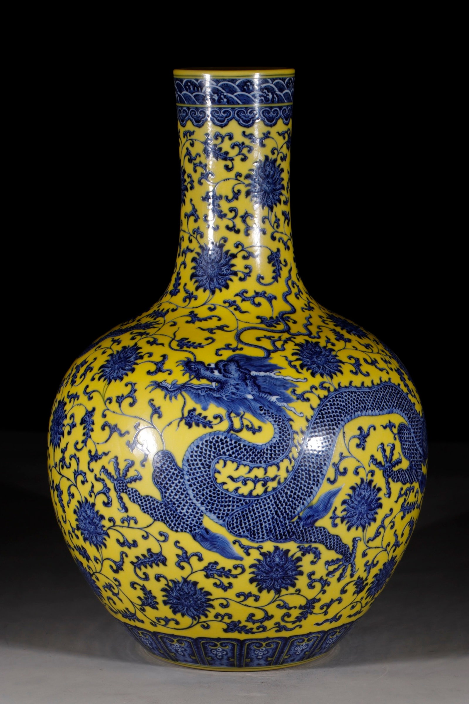 A Huge Yellow Ground Blue and White Lotus and Dragon Pattern Vase (1 of 9)