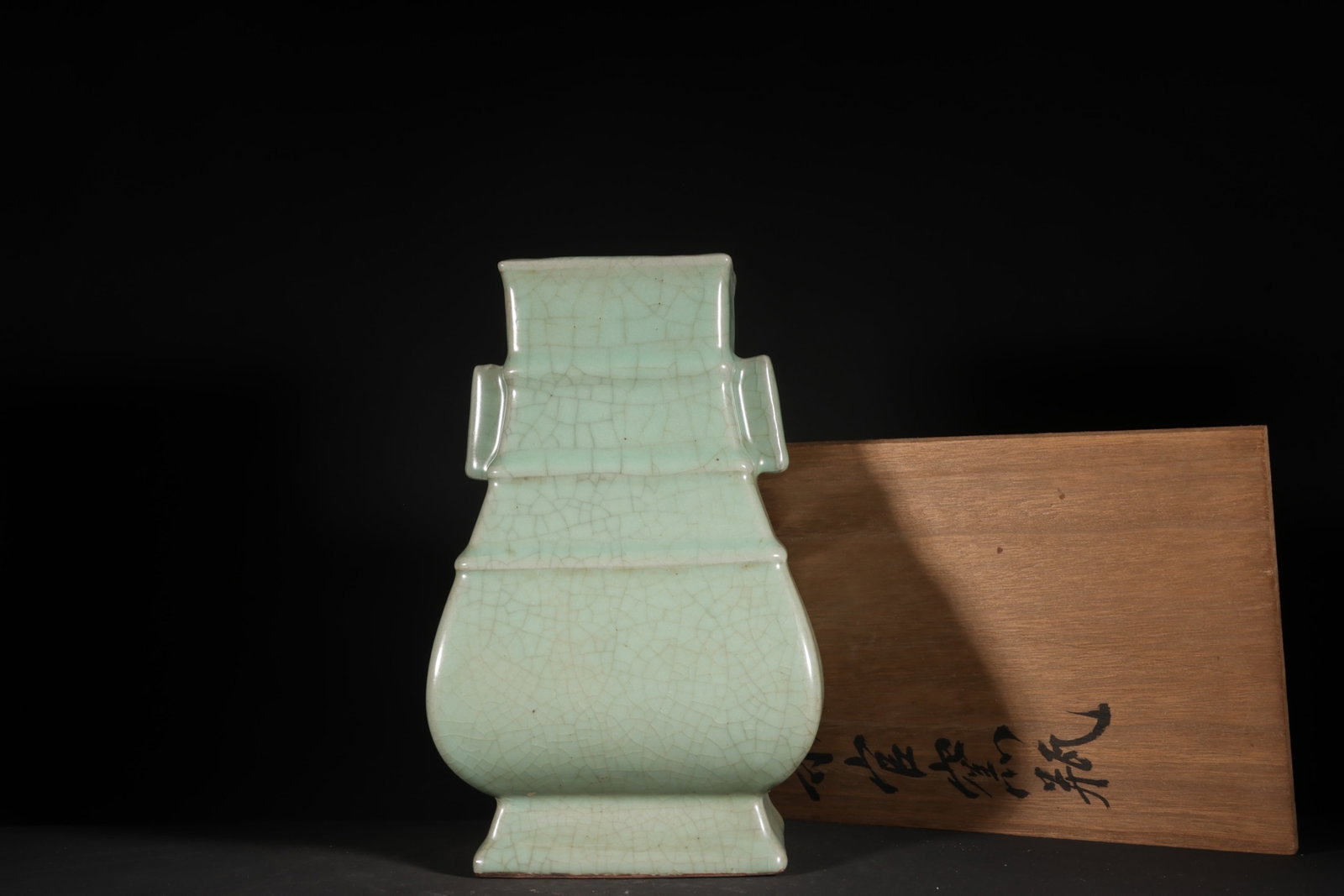 An Exquisite Guan yao Celadon Glazed Double-Ears Vase,with an Imperial Poem by Emperor Qianlong (1 of 9)