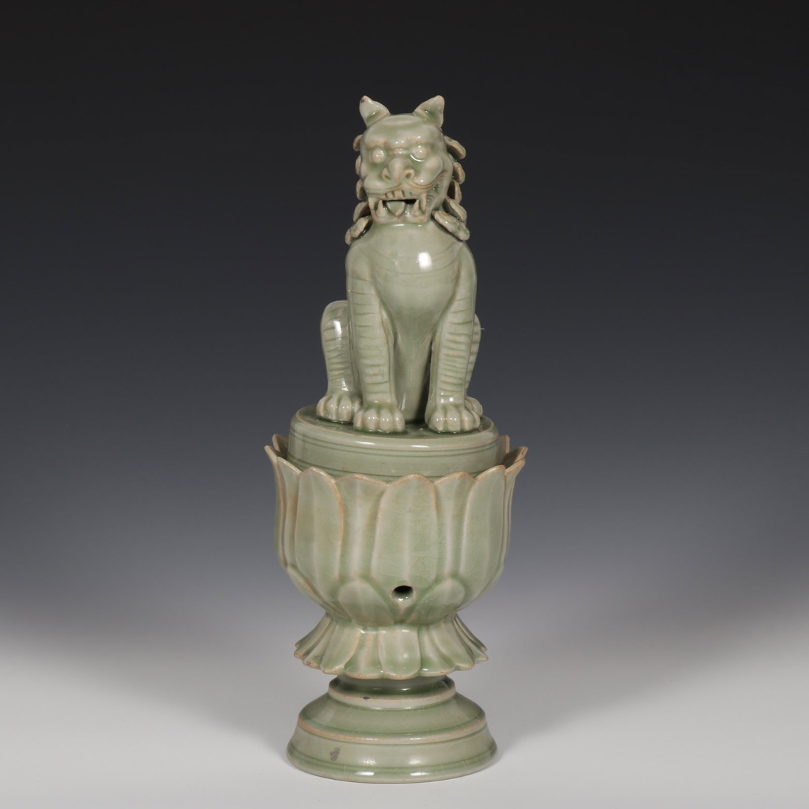 An Exquisite Yue yao Lion Censer: An Exquisite Yue yao Lion Censer,Tang Dynasty,China,Size:10.6inx4.1in 越窑狮子香炉,中国唐代