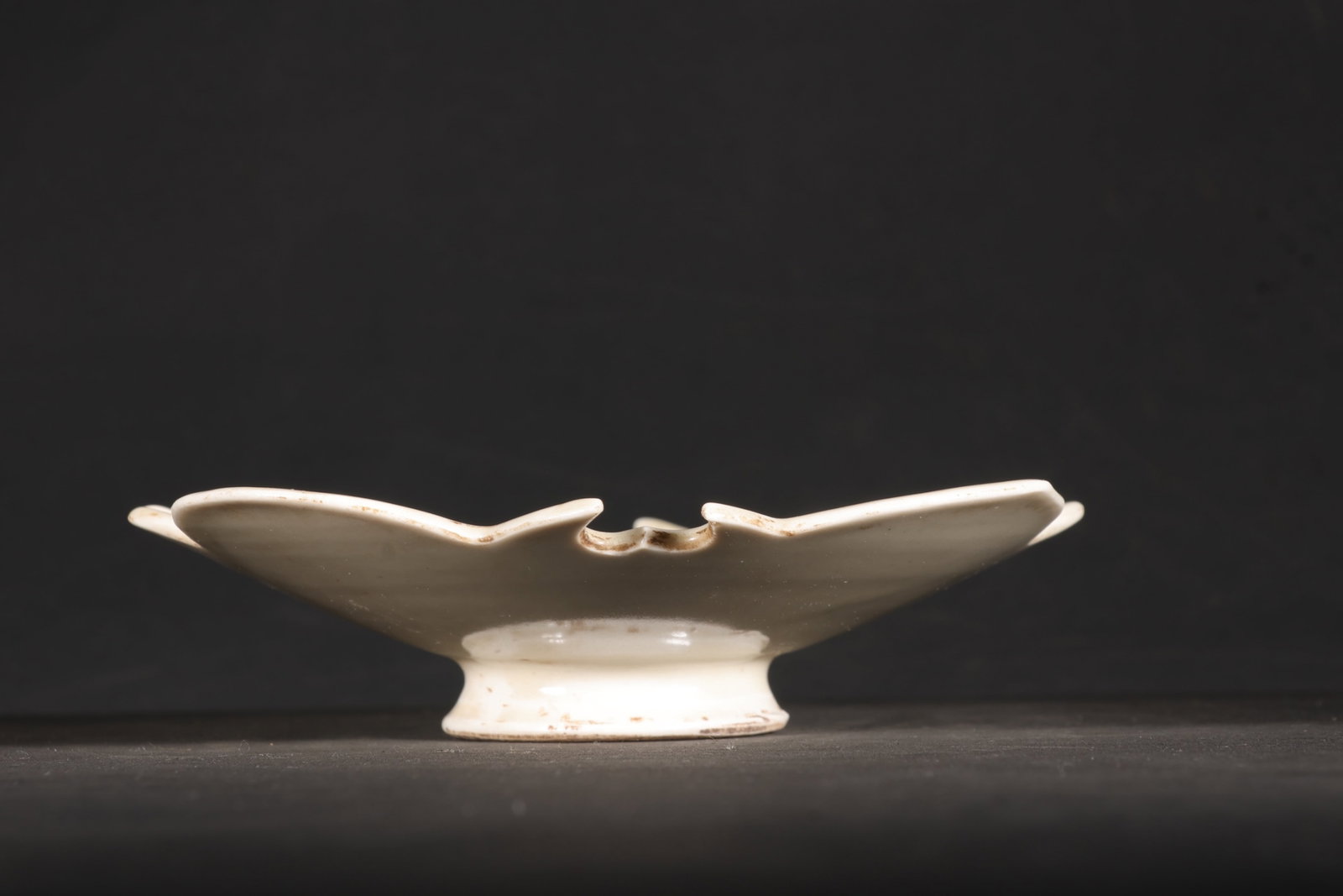 An Exquisite Ding yao White Glazed Crane Pattern Plate - 2