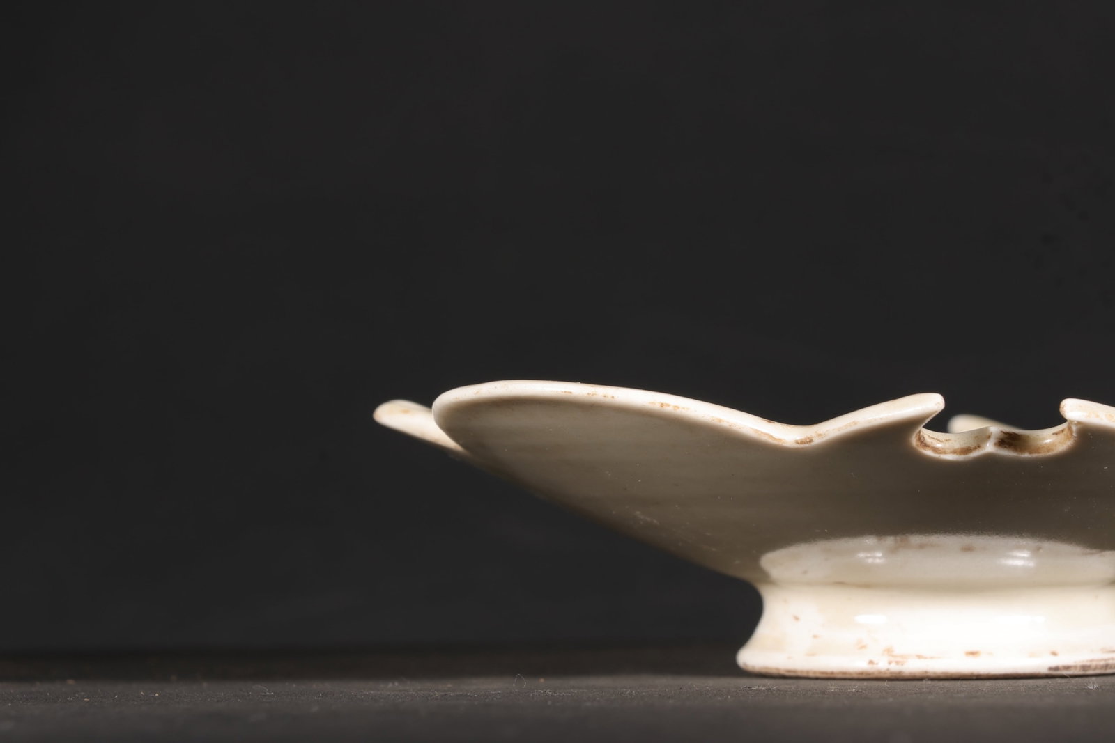 An Exquisite Ding yao White Glazed Crane Pattern Plate - 3
