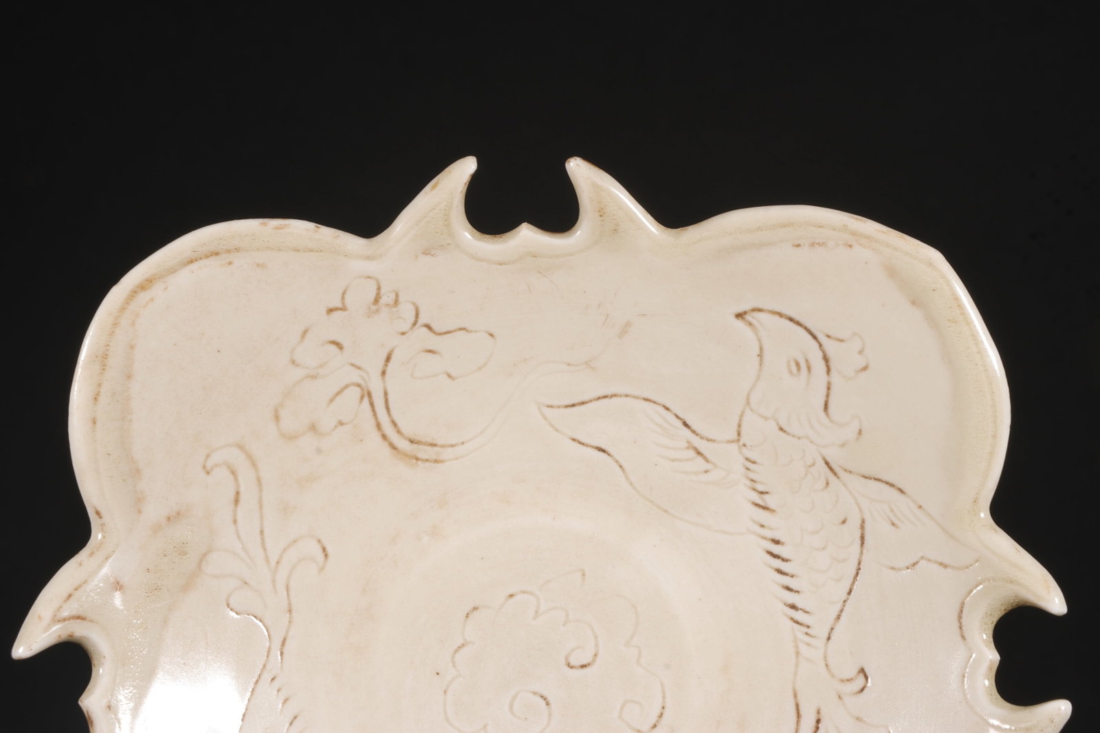 An Exquisite Ding yao White Glazed Crane Pattern Plate - 6