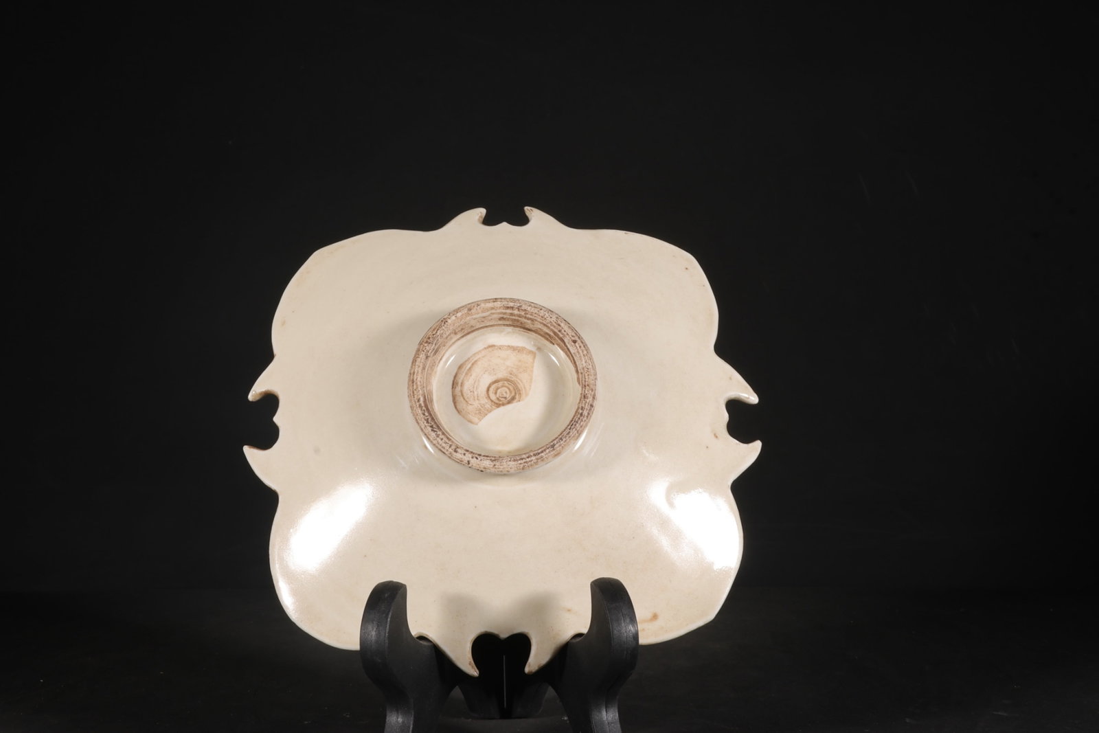 An Exquisite Ding yao White Glazed Crane Pattern Plate - 7