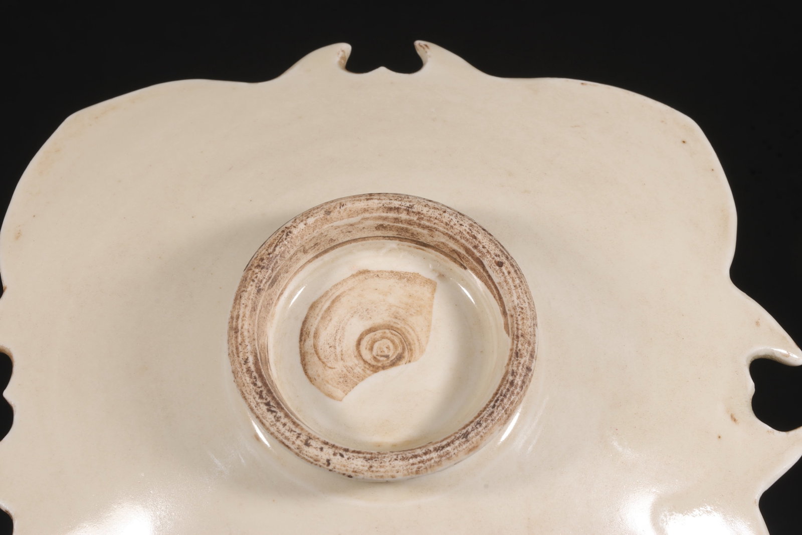 An Exquisite Ding yao White Glazed Crane Pattern Plate - 8