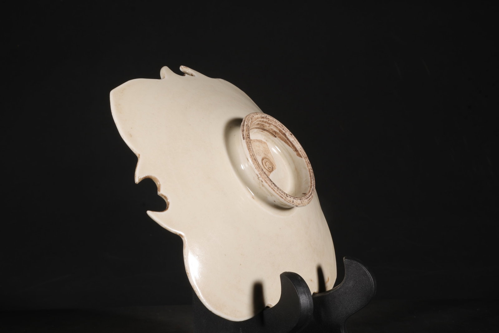 An Exquisite Ding yao White Glazed Crane Pattern Plate - 9