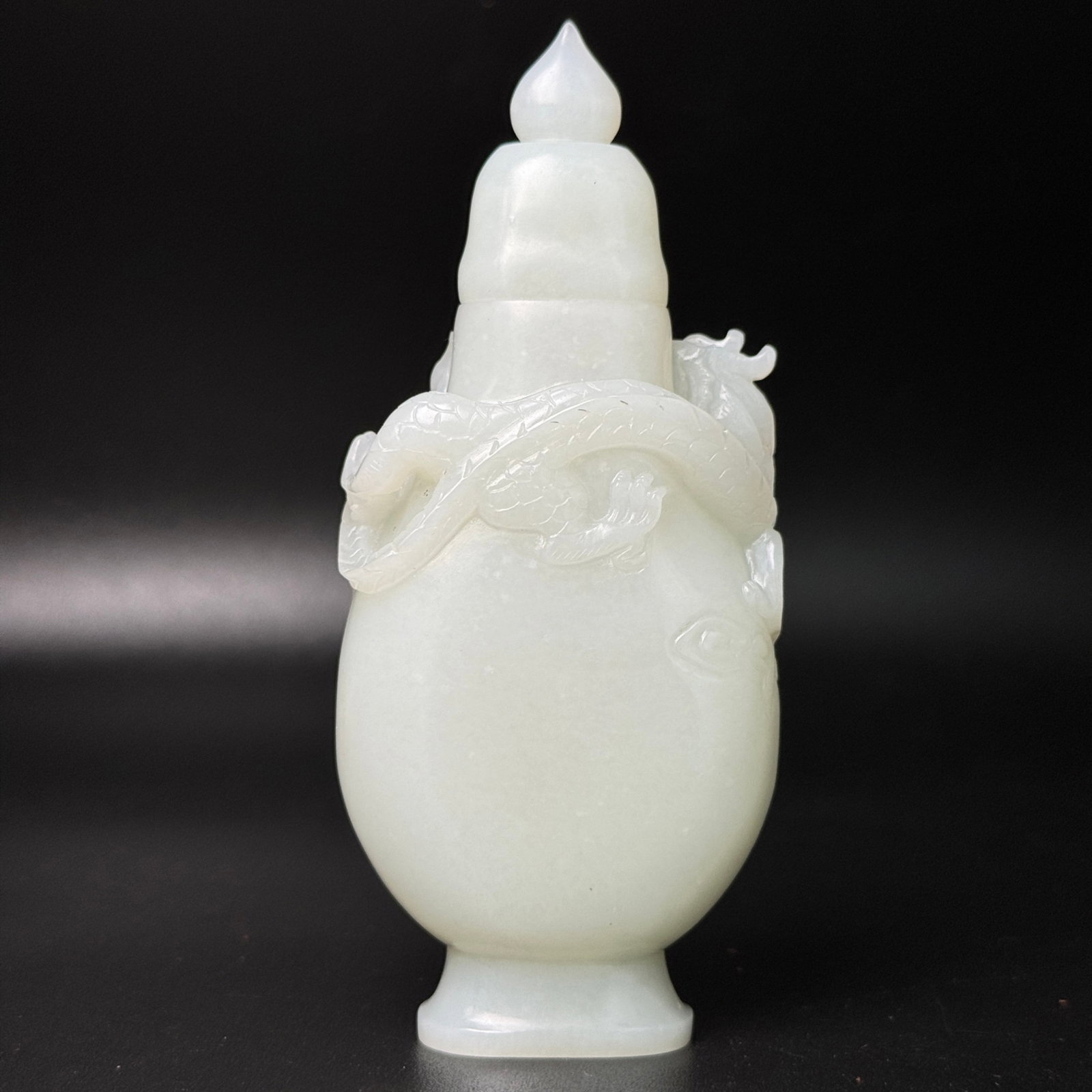 An Exquisite White Jade Dragon Pattern Bottle - 3