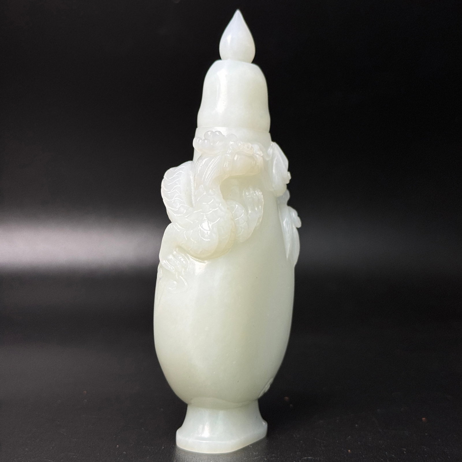 An Exquisite White Jade Dragon Pattern Bottle - 4