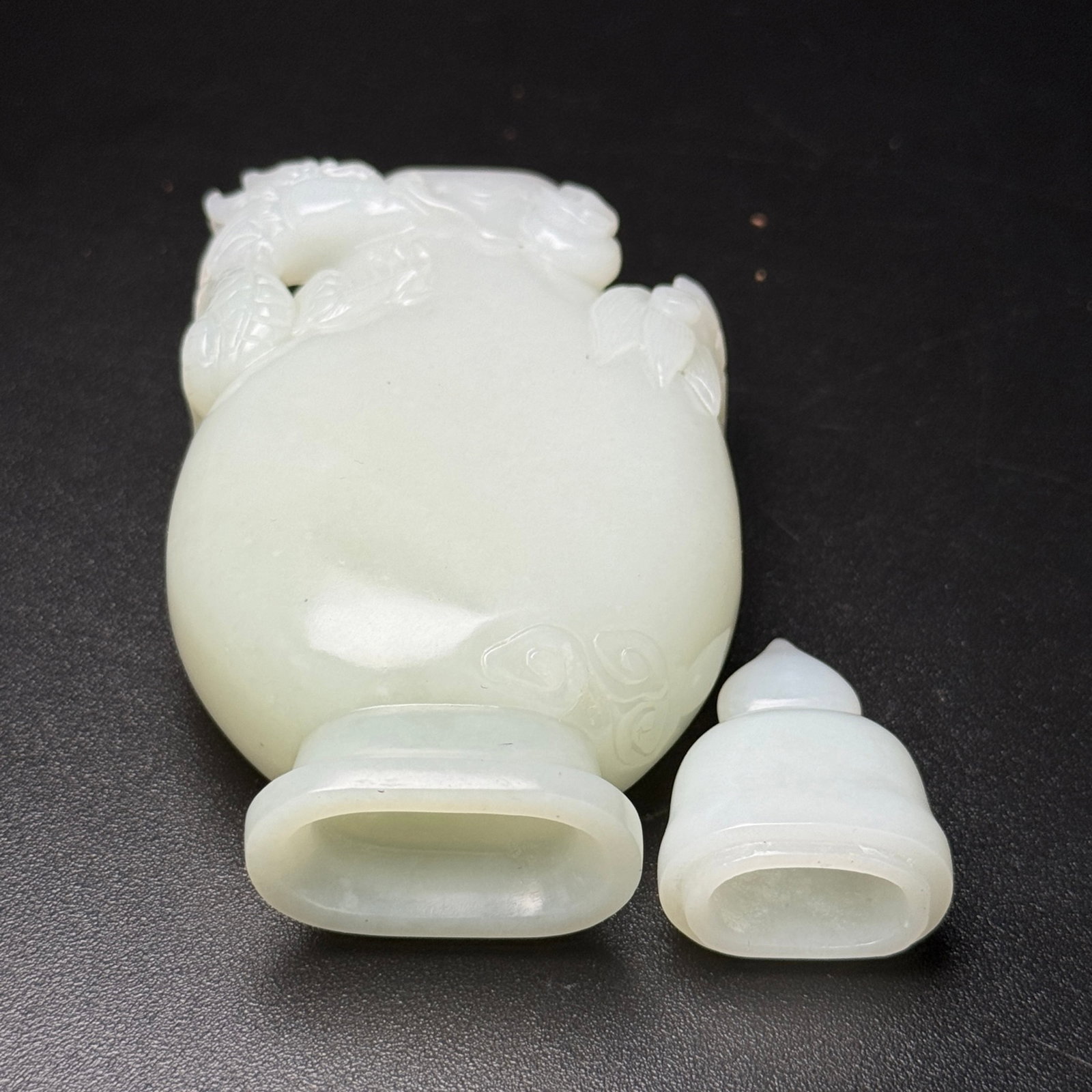 An Exquisite White Jade Dragon Pattern Bottle - 5