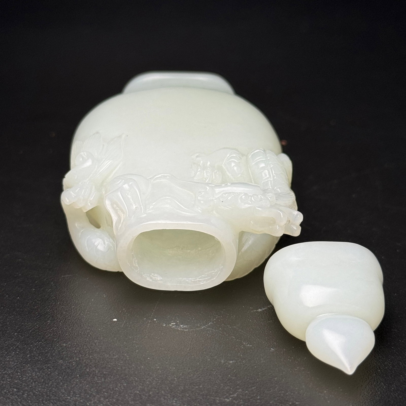 An Exquisite White Jade Dragon Pattern Bottle - 6