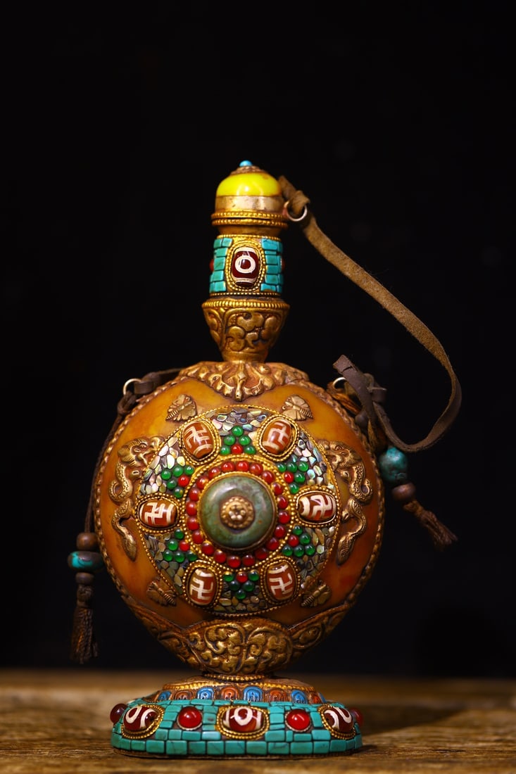 An Exquisite Beeswax Inlaid Dzi Bead and Gems Dragon Pattern Snuff Bottle: An Exquisite Beeswax Inlaid Dzi Bead and Gems Dragon Pattern Snuff Bottle,Qing Dynasty,China,Size:8.3inx4.3in,Weight:500g