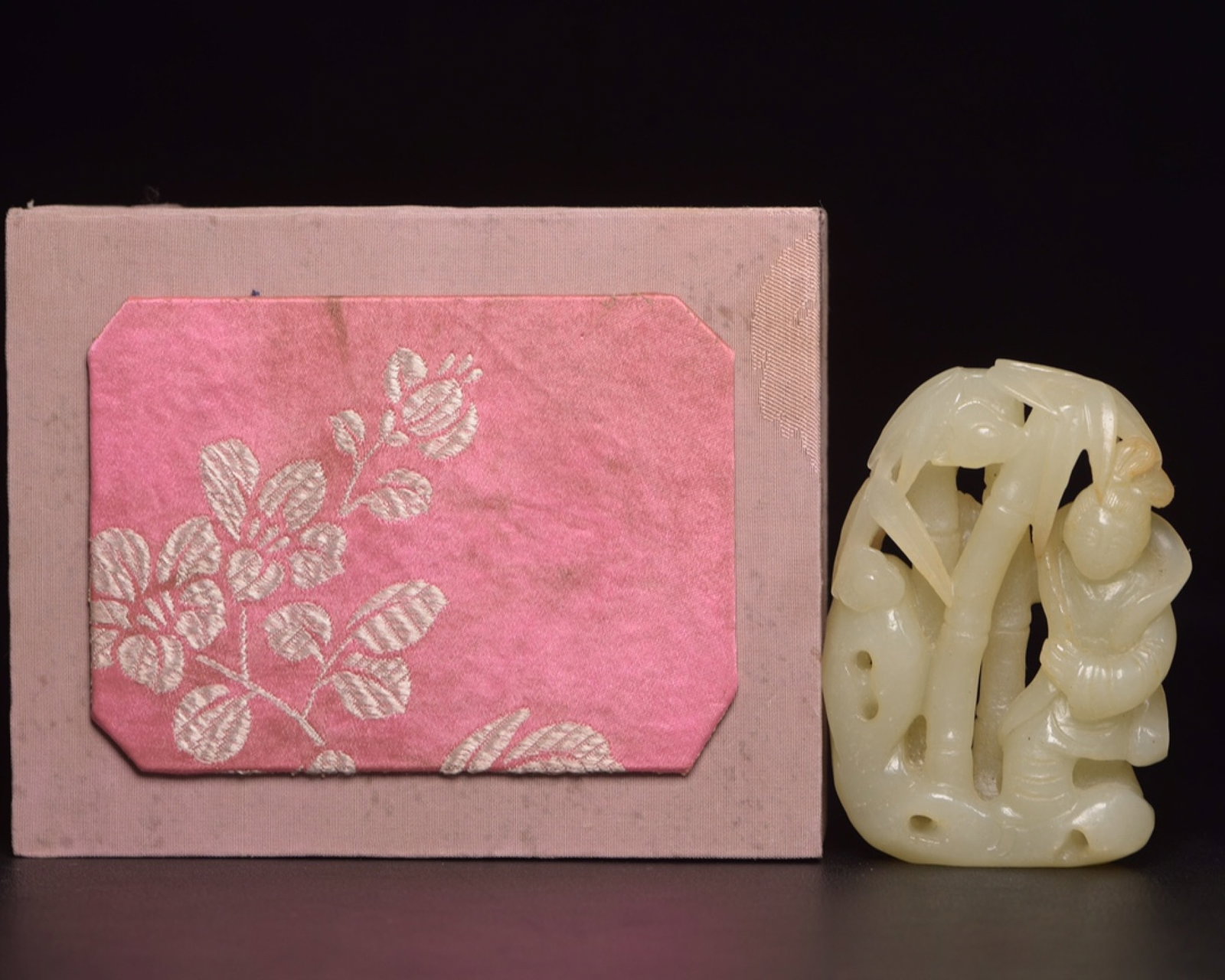 An Exquisite White Jade Figure Ornament: An Exquisite White Jade Figure Ornament,Qing Dynasty,China,Size:3.4inx2.4inx0.8in,Weight:156g 白玉人物摆件,中国清代