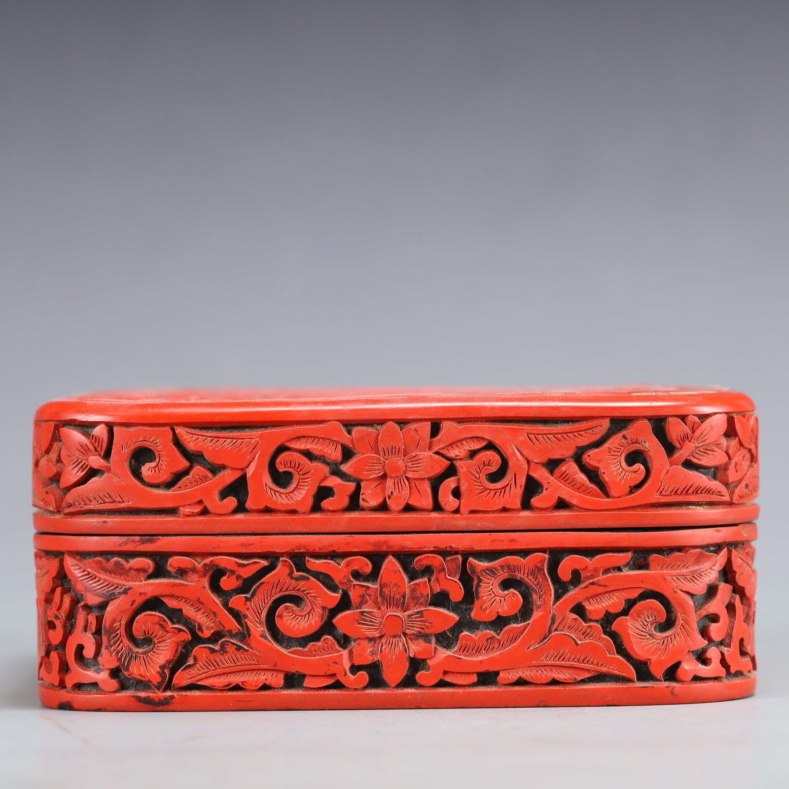 An Exquisite Carved Red Lacquer Flower Pattern Box - 2