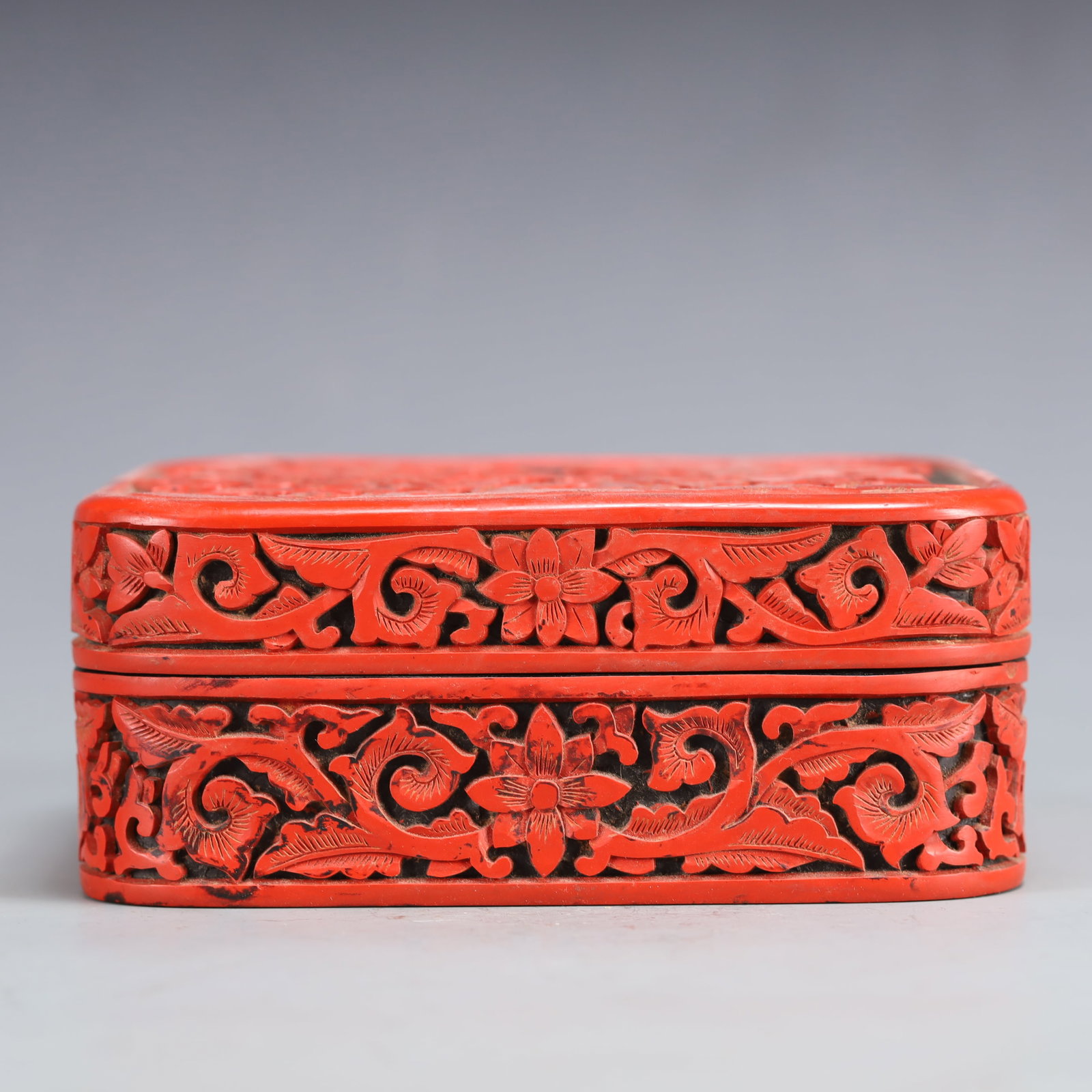 An Exquisite Carved Red Lacquer Flower Pattern Box - 3