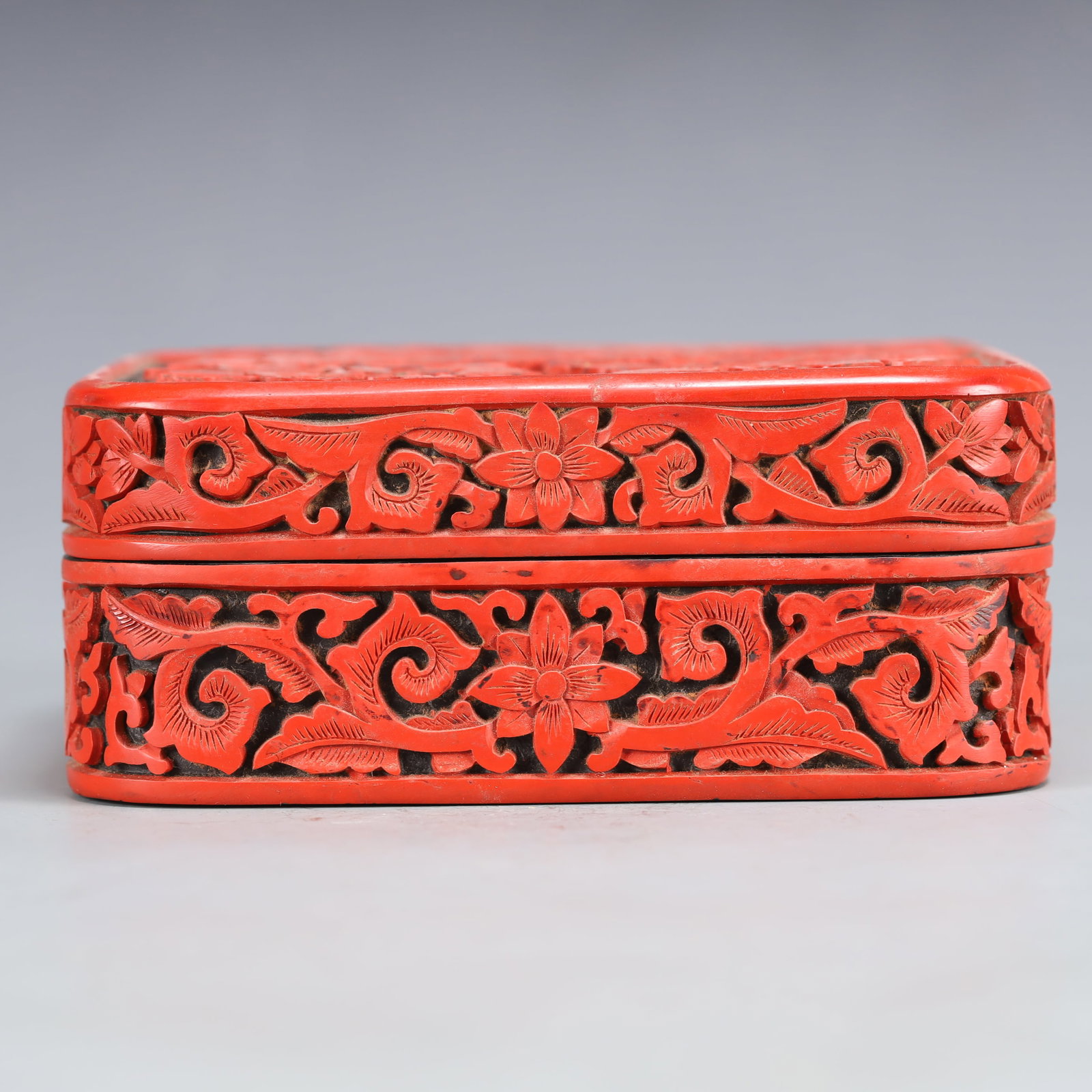 An Exquisite Carved Red Lacquer Flower Pattern Box - 5