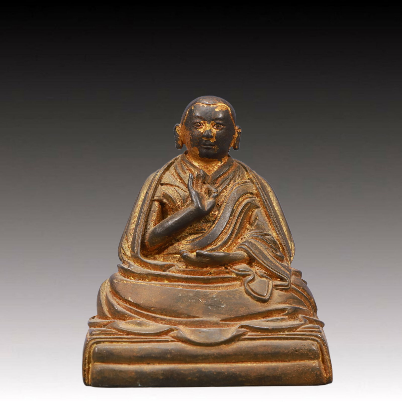 A Solemn Bronze Statue of Guru: A Solemn Bronze Statue of Guru,Qing Dynasty, China,Size:5.1inx3.9inx5.9inWeight:1950g 铜上师像,中国清代