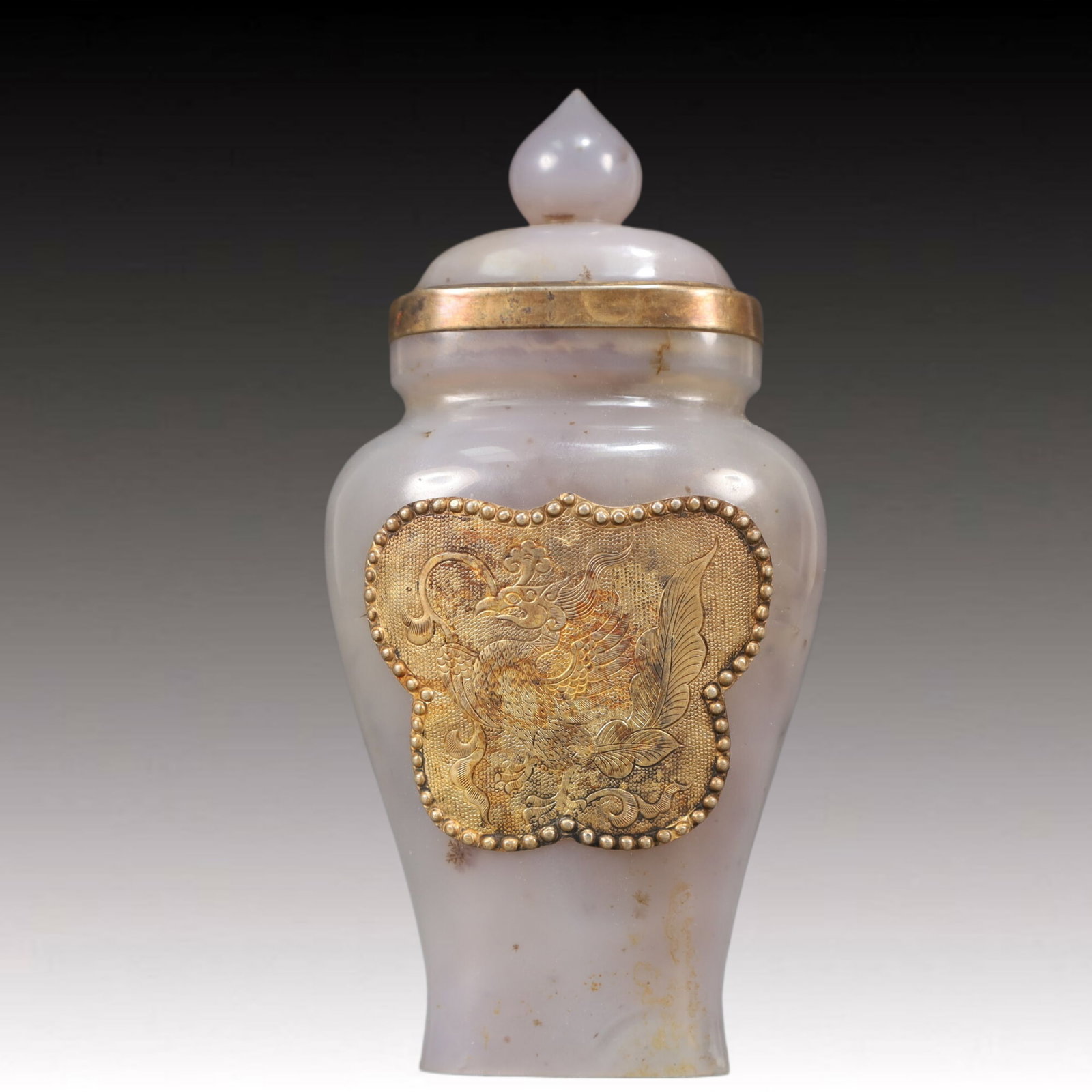An Exquisite Agate Cover with Gold Phoenix Pattern Vase: An Exquisite Agate Cover with Gold Phoenix Pattern Vase,Qing Dynasty, China,Size:2.8inx2inx5.5in,Weight:200g 玛瑙包金凤纹瓶，中国清
