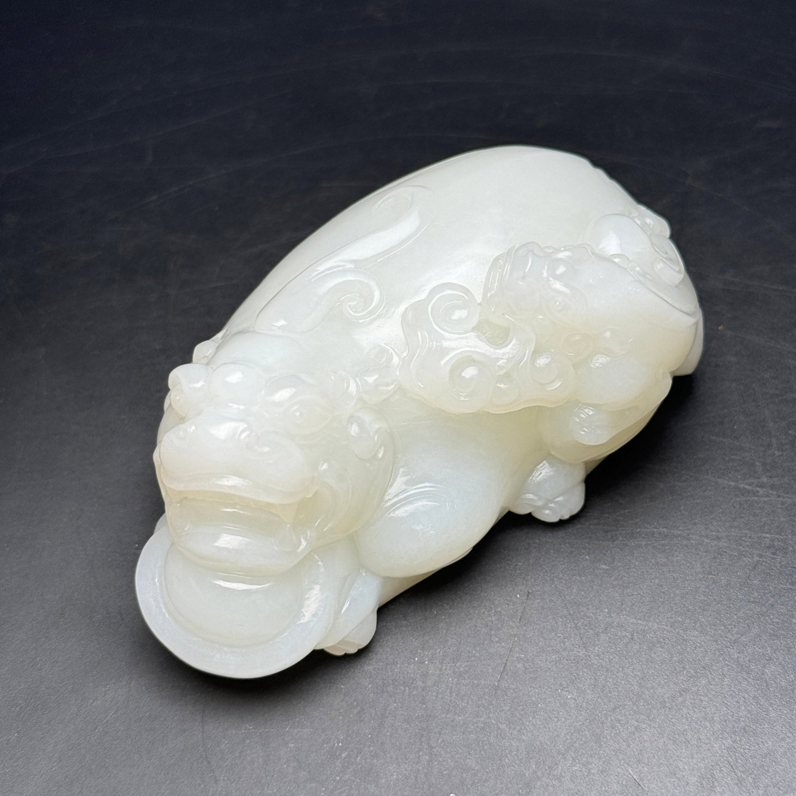 An Exquisite White Jade Beast Ornament: An Exquisite White Jade Beast Ornament,Qing Dynasty,China,Size:4.1inx2.4inx1.9in,Weight:399g 白玉兽摆件,中国清代
