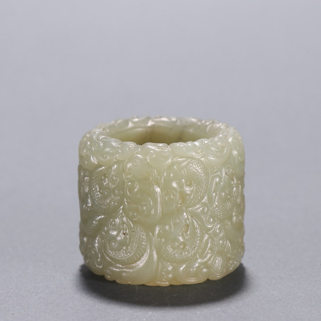 An Exquisite White Jade Chi-Dragon Pattern Fingerstall: An Exquisite White Jade Chi-Dragon Pattern Fingerstall,Qing Dynasty, China,Size:0.9inx1.3in,Weight:60g 白玉螭龙纹扳指,中国清代