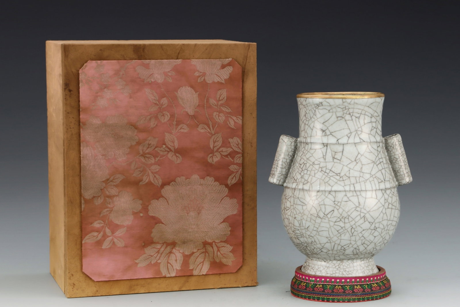 An Exquisite Guan yao White Glazed Inlaid Gold Double-Ears Vase,with an Imperial Poem by Emperor: An Exquisite Guan yao White Glazed Inlaid Gold Double-Ears Vase,with an Imperial Poem by Emperor Qianlong,Song Dynasty,China,Size:9.3inx7.3in 官窑白釉镶金双&#