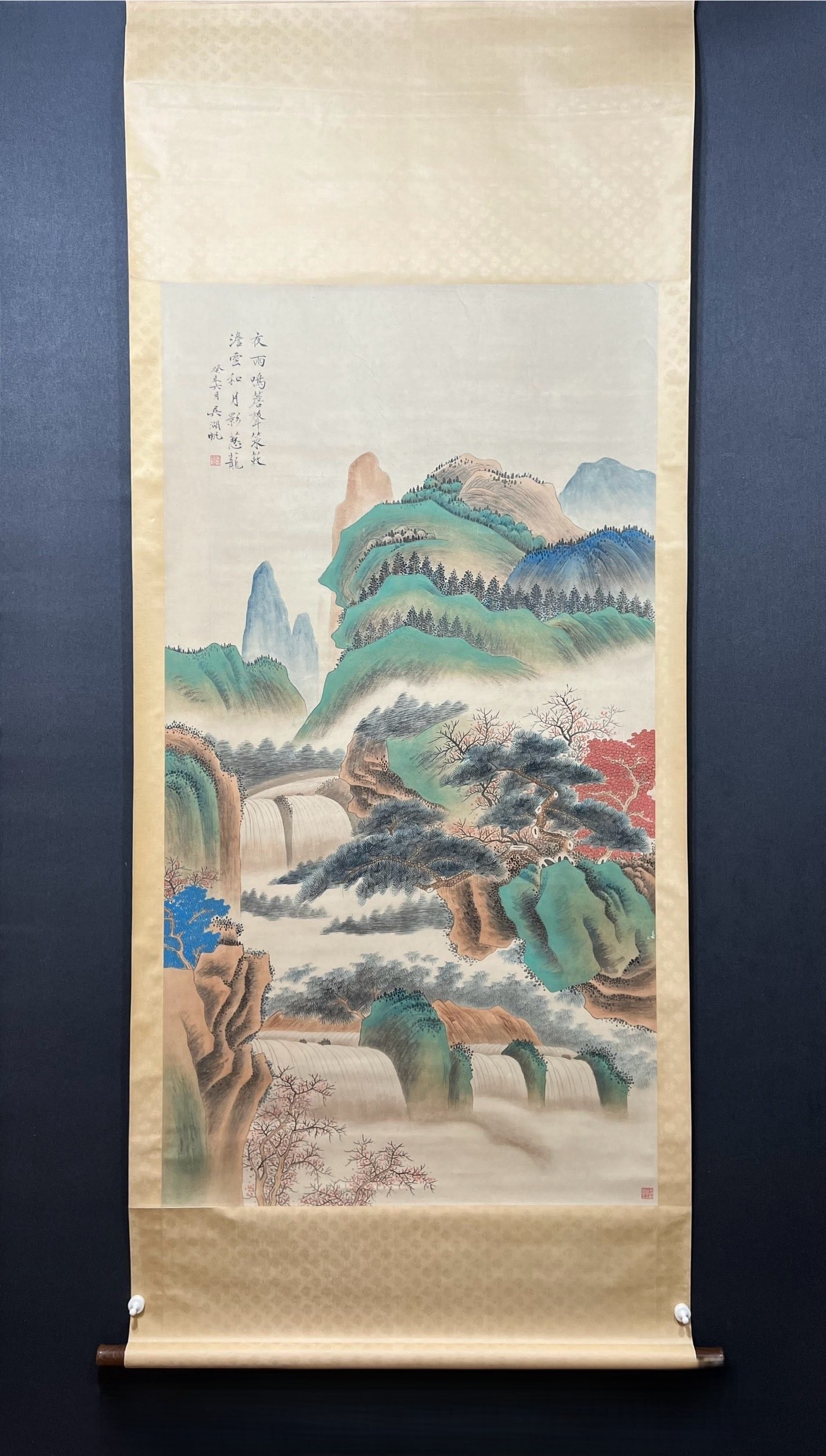 A Chinese Vertical Scroll Ink Painting of Landscape on Paper: A Chinese Vertical Scroll Ink Painting of Landscape on Paper,Wu Hufan,Size:37.4inx68.9in 一幅中国水墨山水画立轴,吴湖१