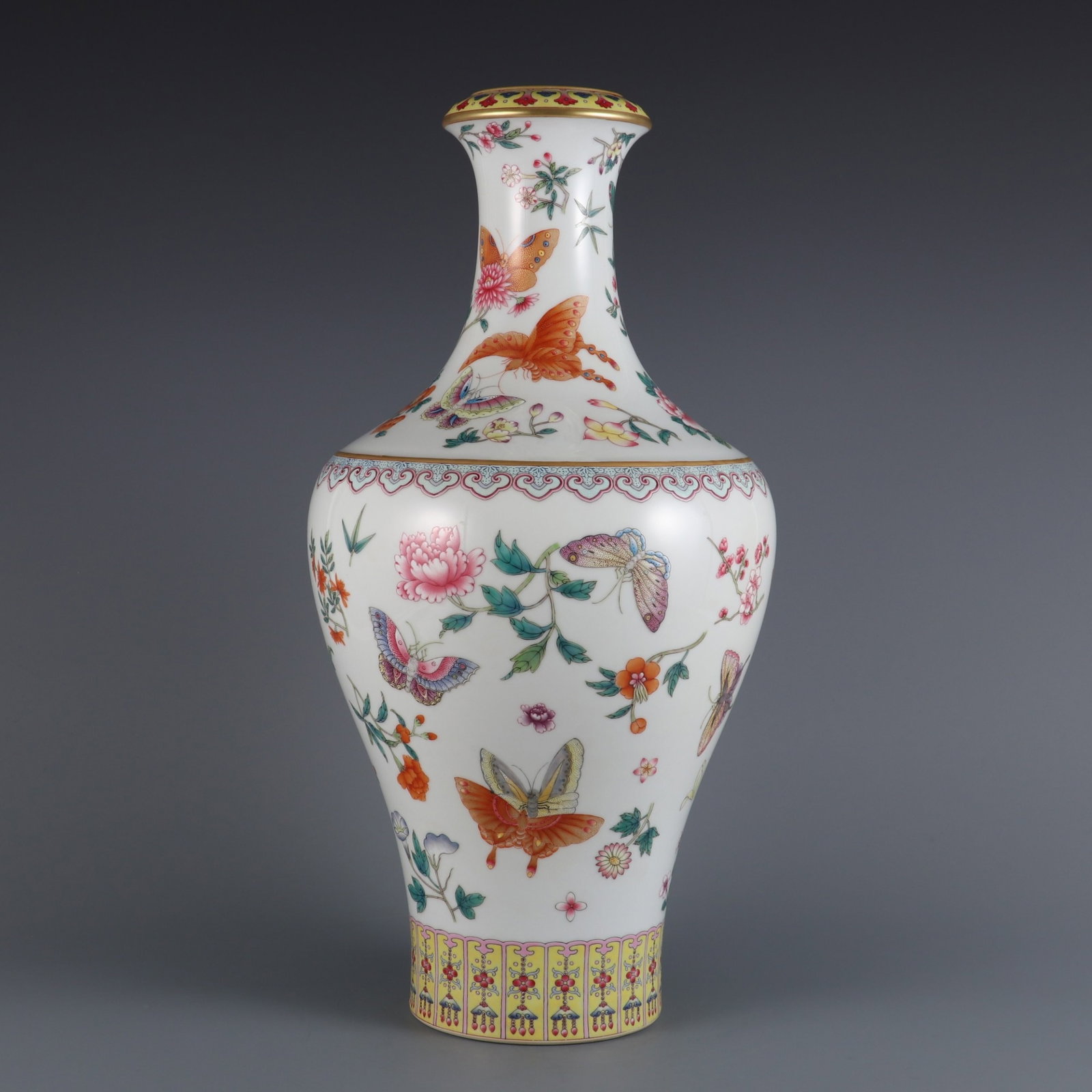 A Huge Famille-Rose Painted Gold Flower and Butterfly Pattern Vase: A Huge Famille-Rose Painted Gold Flower and Butterfly Pattern Vase,Qing Dynasty,China,Qianlong Six-character Mark,Size:17.7inx2.8in