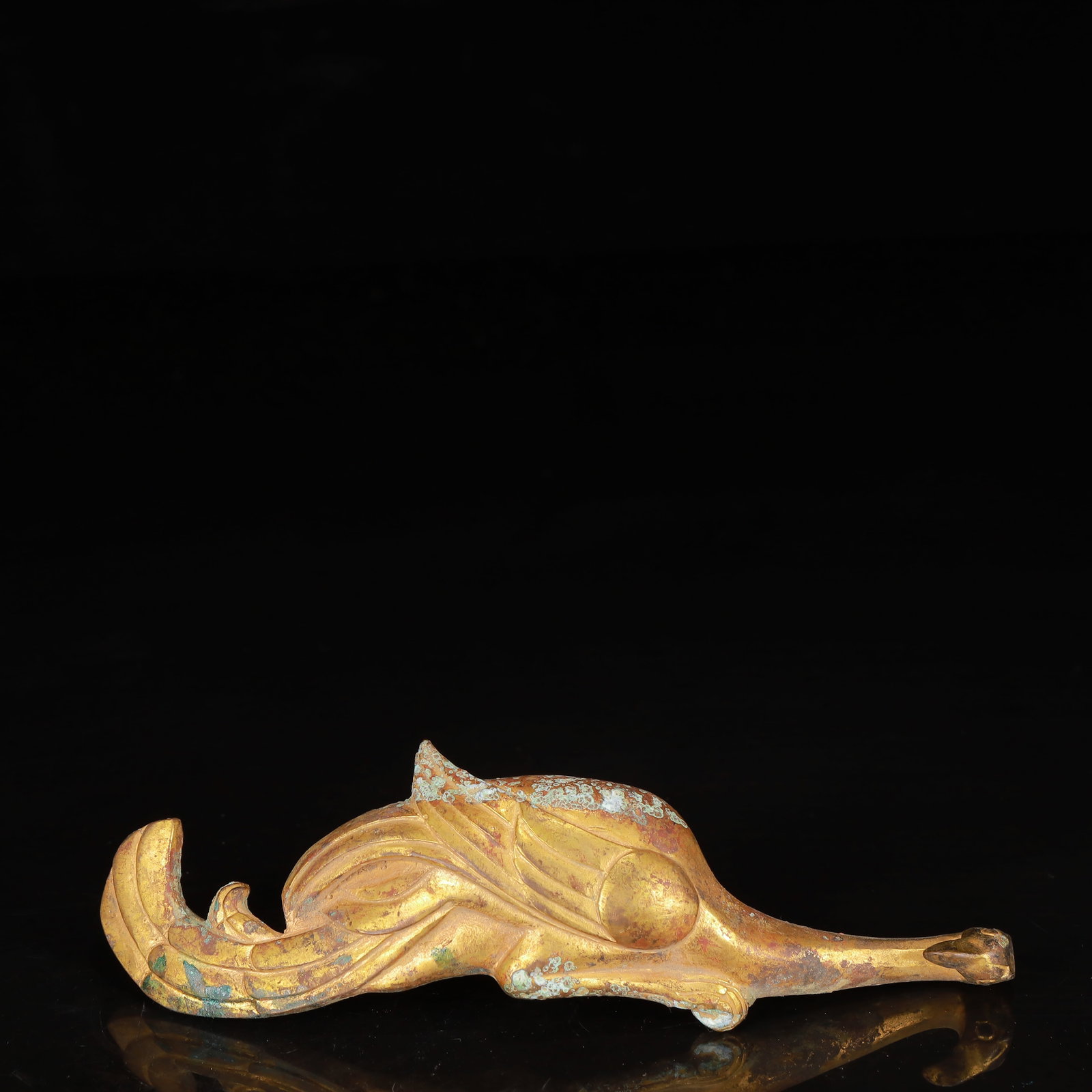 An Exquisite Gilt Bronze Auspicious Beast Ornament: An Exquisite Gilt Bronze Auspicious Beast Ornament,Qing Dynasty,China,Size:7.1inx2inx1.6in,Weight:245g 铜鎏金瑞兽摆件,中国清代