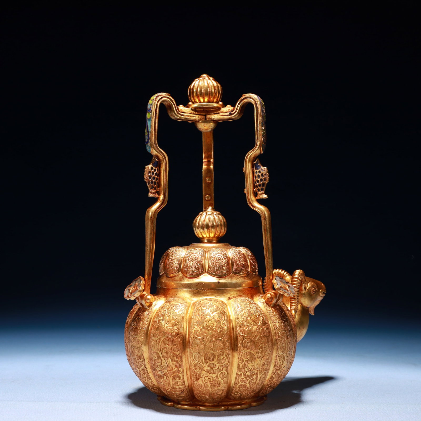 An Exquisite Gilt Bronze Flower Pattern Pumpkin-Shaped Loop-Handled Pot - 10