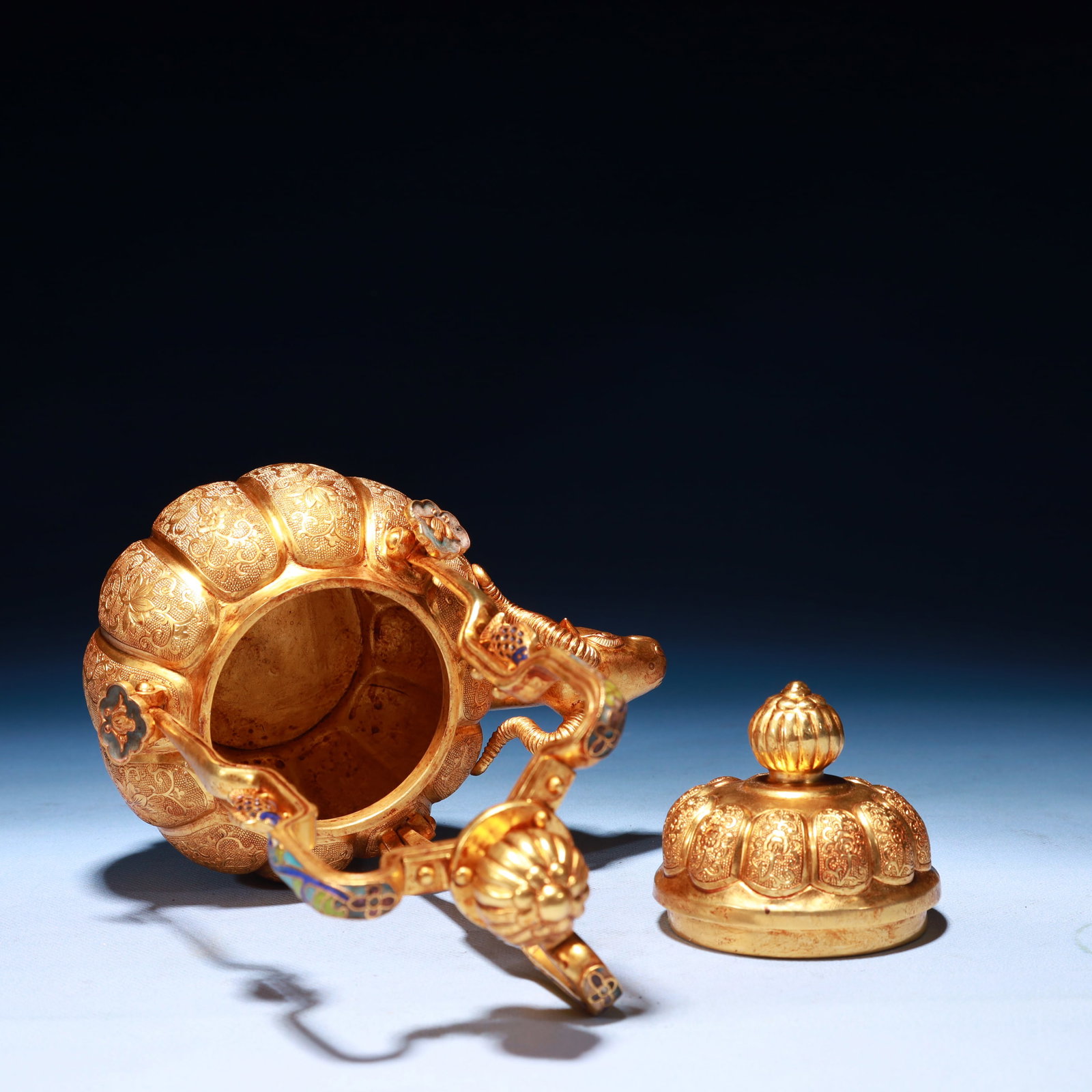 An Exquisite Gilt Bronze Flower Pattern Pumpkin-Shaped Loop-Handled Pot - 11