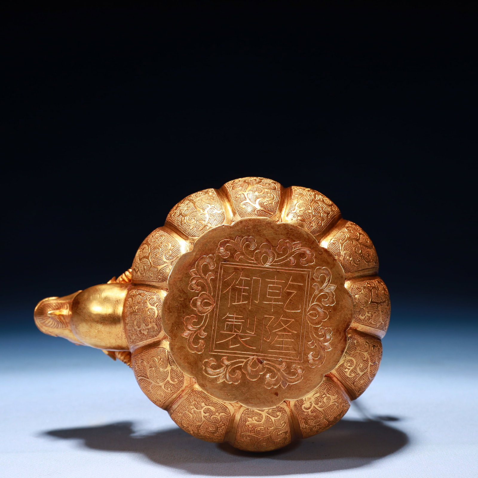 An Exquisite Gilt Bronze Flower Pattern Pumpkin-Shaped Loop-Handled Pot - 12