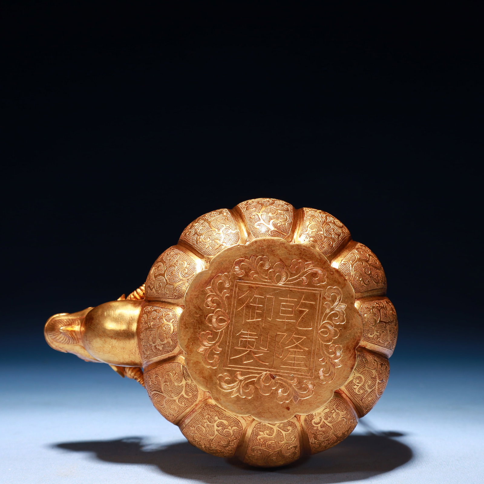 An Exquisite Gilt Bronze Flower Pattern Pumpkin-Shaped Loop-Handled Pot - 13