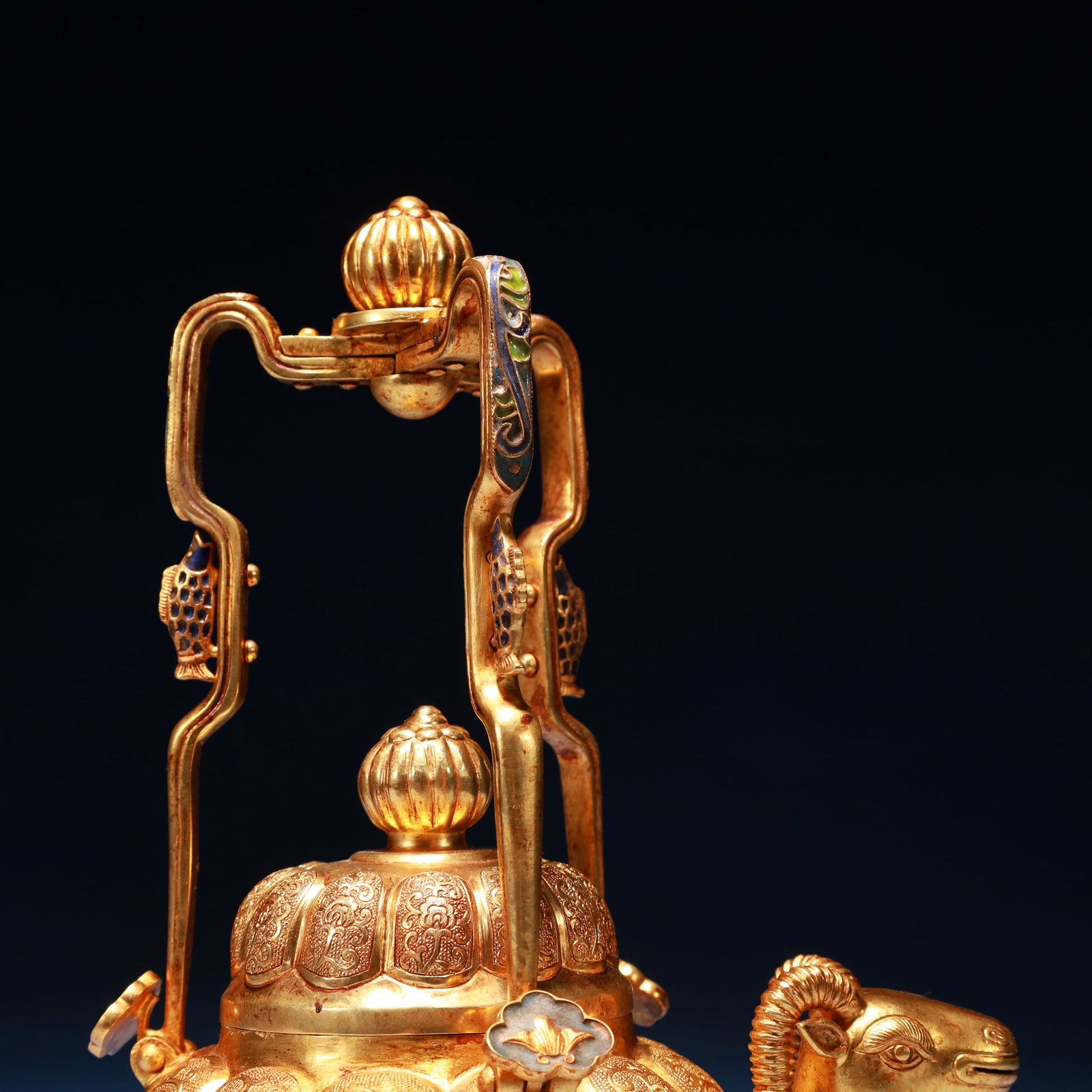 An Exquisite Gilt Bronze Flower Pattern Pumpkin-Shaped Loop-Handled Pot - 2