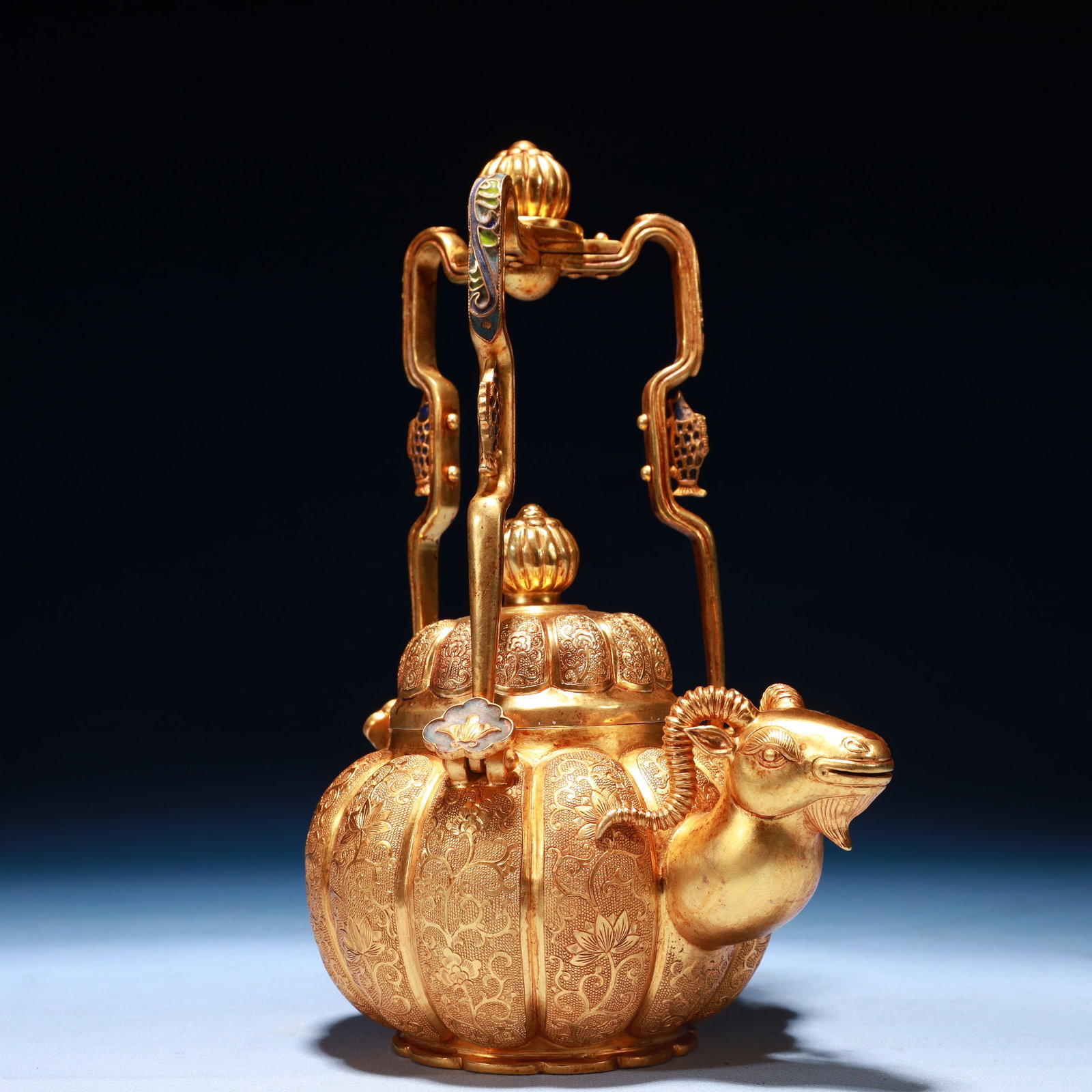 An Exquisite Gilt Bronze Flower Pattern Pumpkin-Shaped Loop-Handled Pot - 4