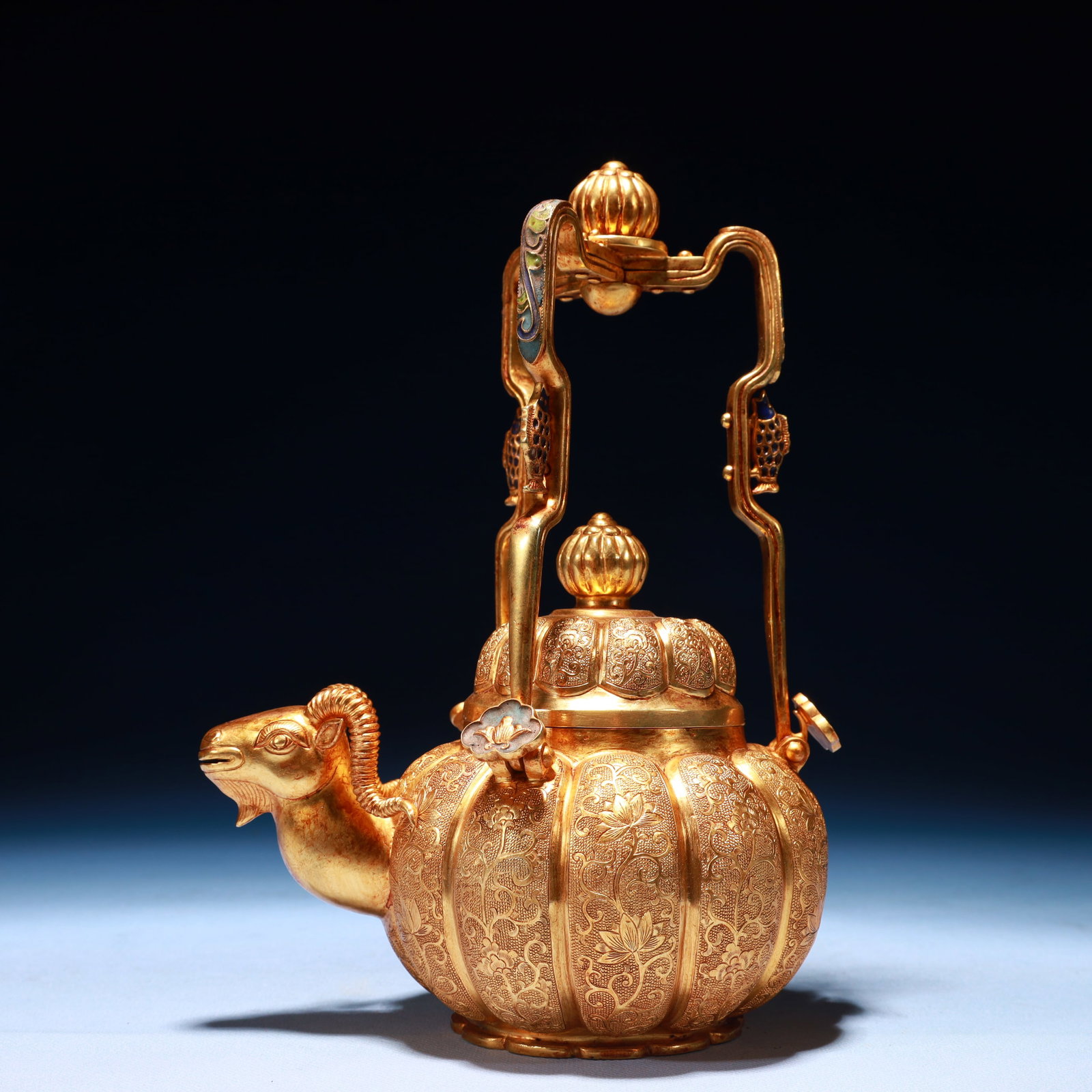 An Exquisite Gilt Bronze Flower Pattern Pumpkin-Shaped Loop-Handled Pot - 7