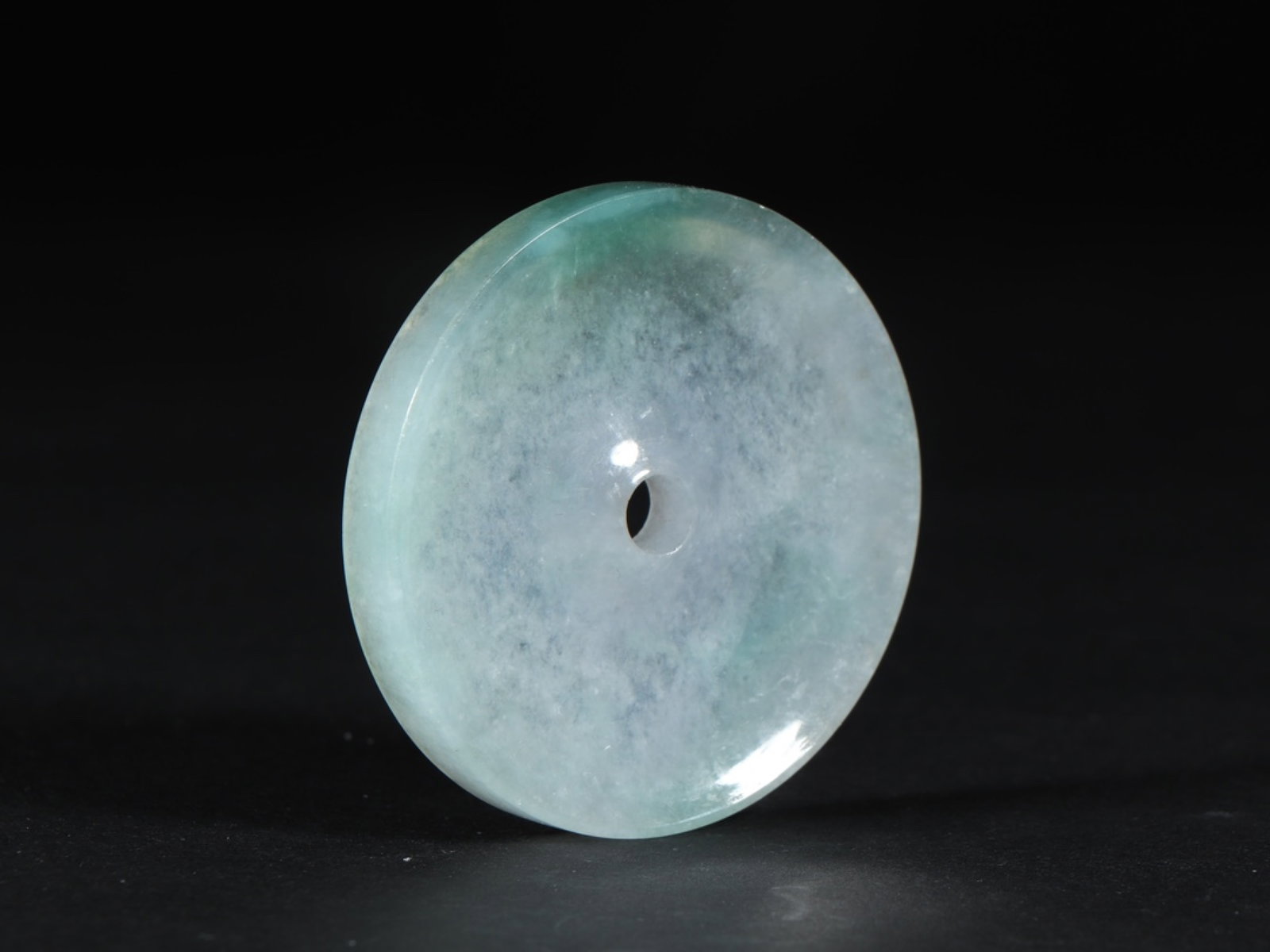 An Exquisite Jadeite Pendant - 5