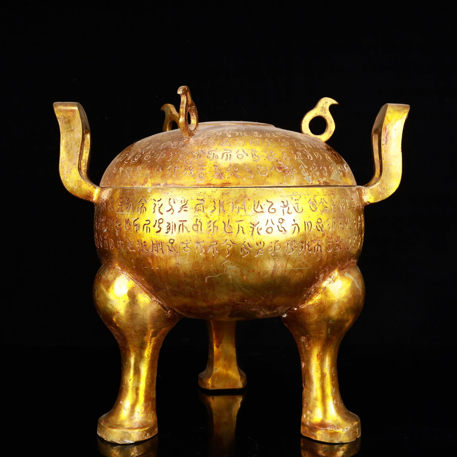A Rare Gilt Bronze Double-Ears and Tripod Censer,With Inscription: A Rare Gilt Bronze Double-Ears and Tripod Censer,With Inscription,The Warring States period in China,Size:13inx9.4inx11.8in,Weight:6550g 铜鎏金双耳三足香