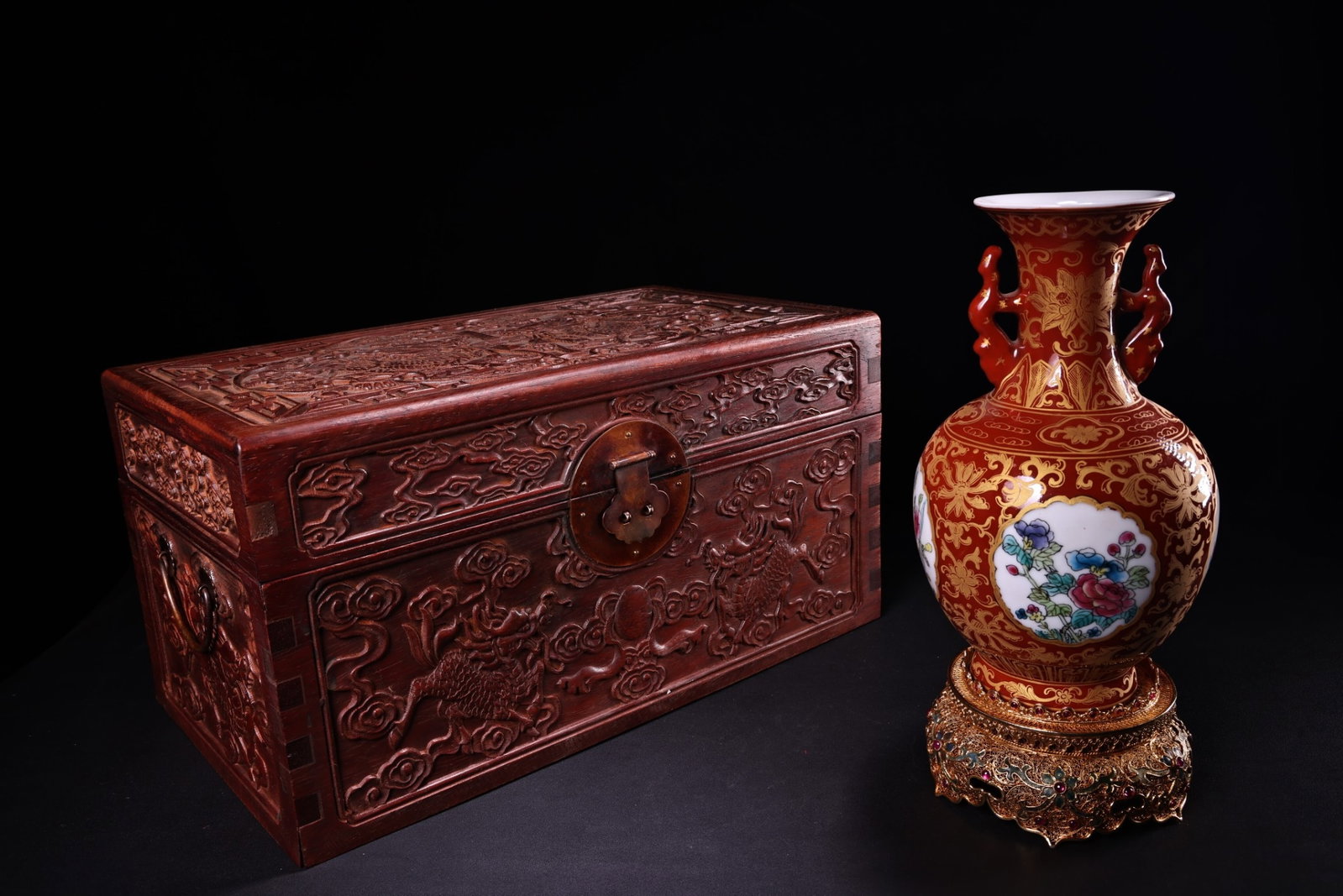 An Exquisite Famille-Rose Painted Gold Flower Pattern Double-Ears Vase,Inlaid Gems: An Exquisite Famille-Rose Painted Gold Flower Pattern Double-Ears Vase,Inlaid Gems,Qing Dynasty,China,Qianlong Six-character Mark,Size:13x11in,Weight:927g