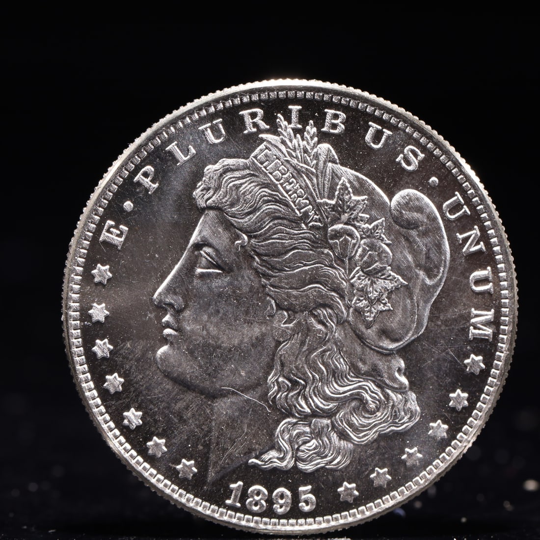 USA Morgan Dollar 1895 Coin: Obv: profile bust with date below and E PLURIBUS UNUM legend and stars around. Rev: eagle with In God we trust above within wreath with UNITED STATES OF AMERICA ONE DOLLAR legend. IN GOD WE TRUST / LI