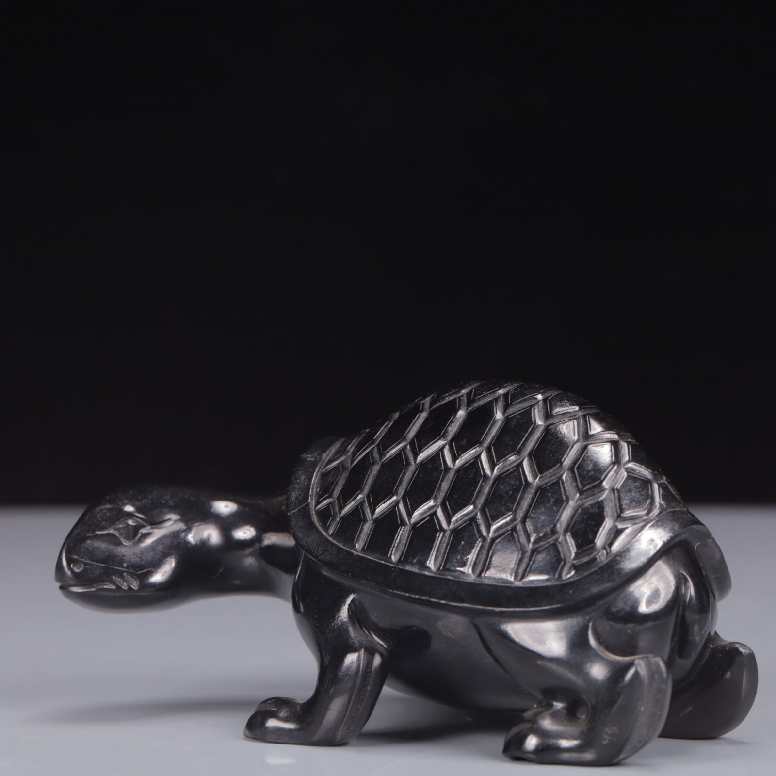 An Exquisite Blabk Jade Turtle Ornament - 7