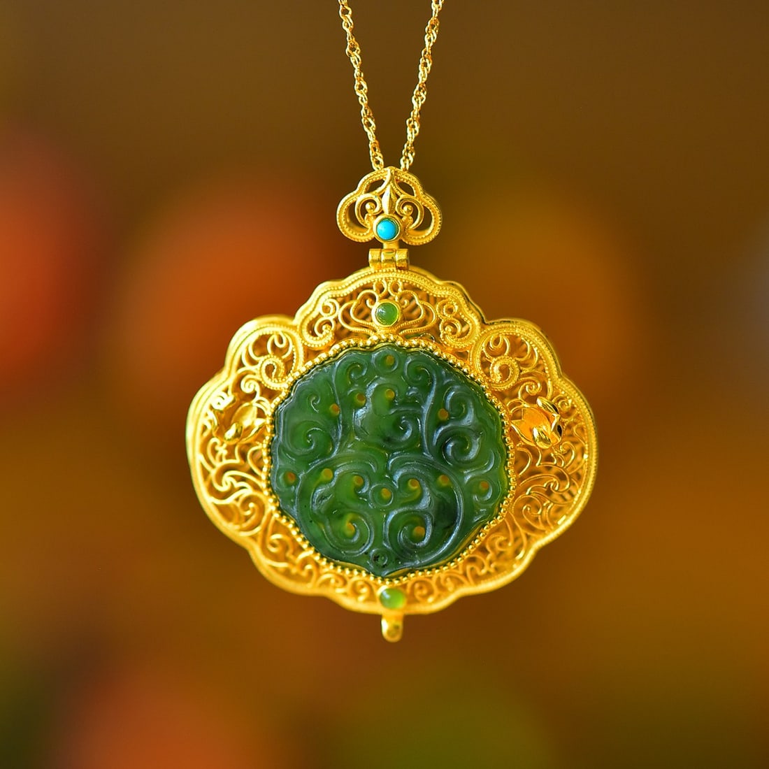 An Exquisite Sterling Silver-Gold Plated Inlaid Jasper Pendant: An Exquisite Sterling Silver-Gold Plated Inlaid Jasper Pendant,Size:1inx1in 纯银镀金镶碧玉吊坠