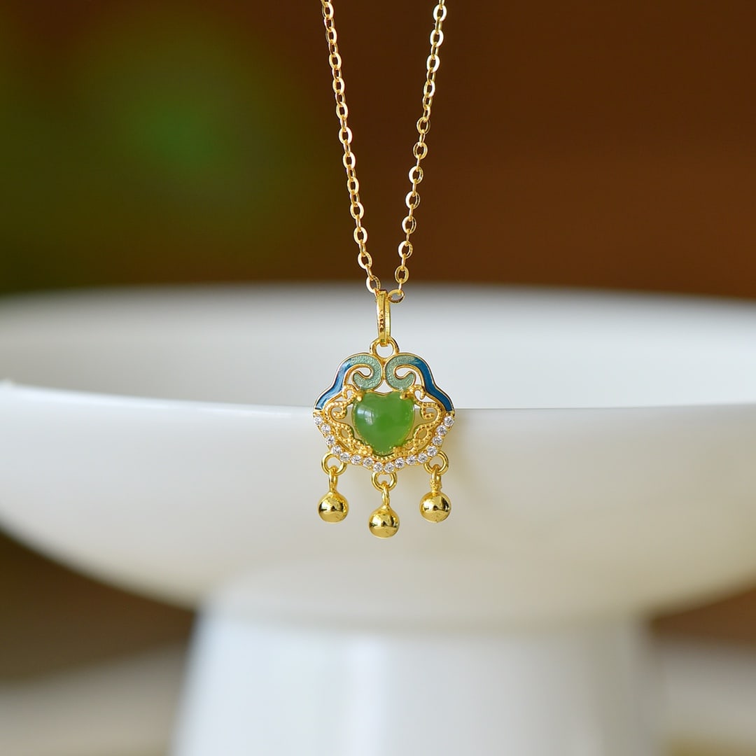 An Exquisite Sterling Silver-Gold Plated Inlaid Jasper Necklace: An Exquisite Sterling Silver-Gold Plated Inlaid Jasper Necklace,Size:0.2inx0.2in 纯银镀金镶碧玉项链