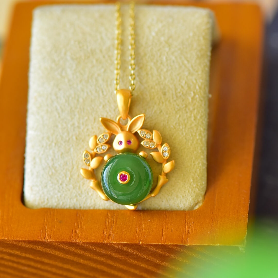 An Exquisite Sterling Silver-Gold Plated Inlaid Jasper Necklace,Inlaid Diamond: An Exquisite Sterling Silver-Gold Plated Inlaid Jasper Necklace,Inlaid Diamond,Size:0.7inx0.9in 纯银镀金镶碧玉项链,嵌钻石