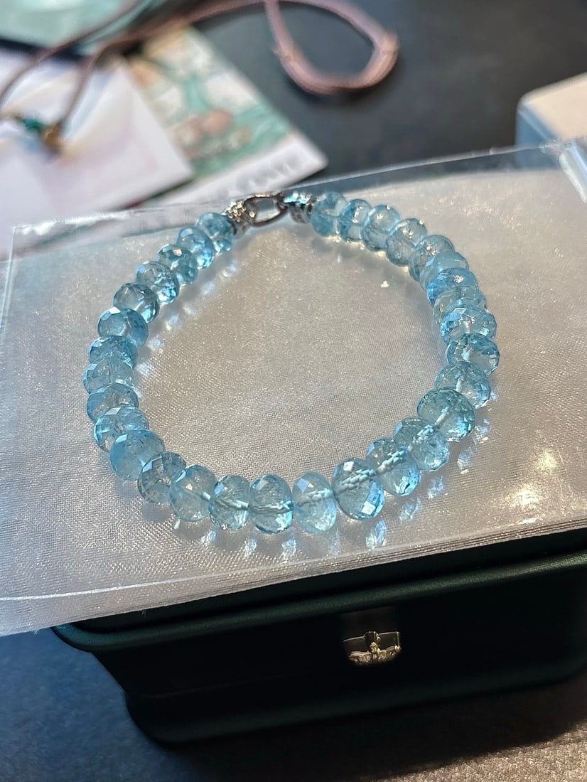 An Exquisite Aquamarine Bracelet: An Exquisite Aquamarine Bracelet,Size:0.3in,Weight:19g 海蓝宝手链
