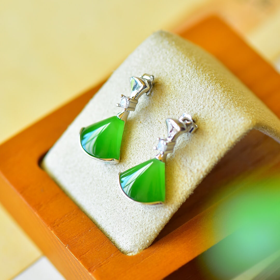 A Pair of Exquisite Sterling Silver Inlaid Jasper Earrings,Inlaid Diamond: A Pair of Exquisite Sterling Silver Inlaid Jasper Earrings,Inlaid Diamond,Size:0.5inx0.9in 一对纯银镶碧玉耳环,嵌钻石